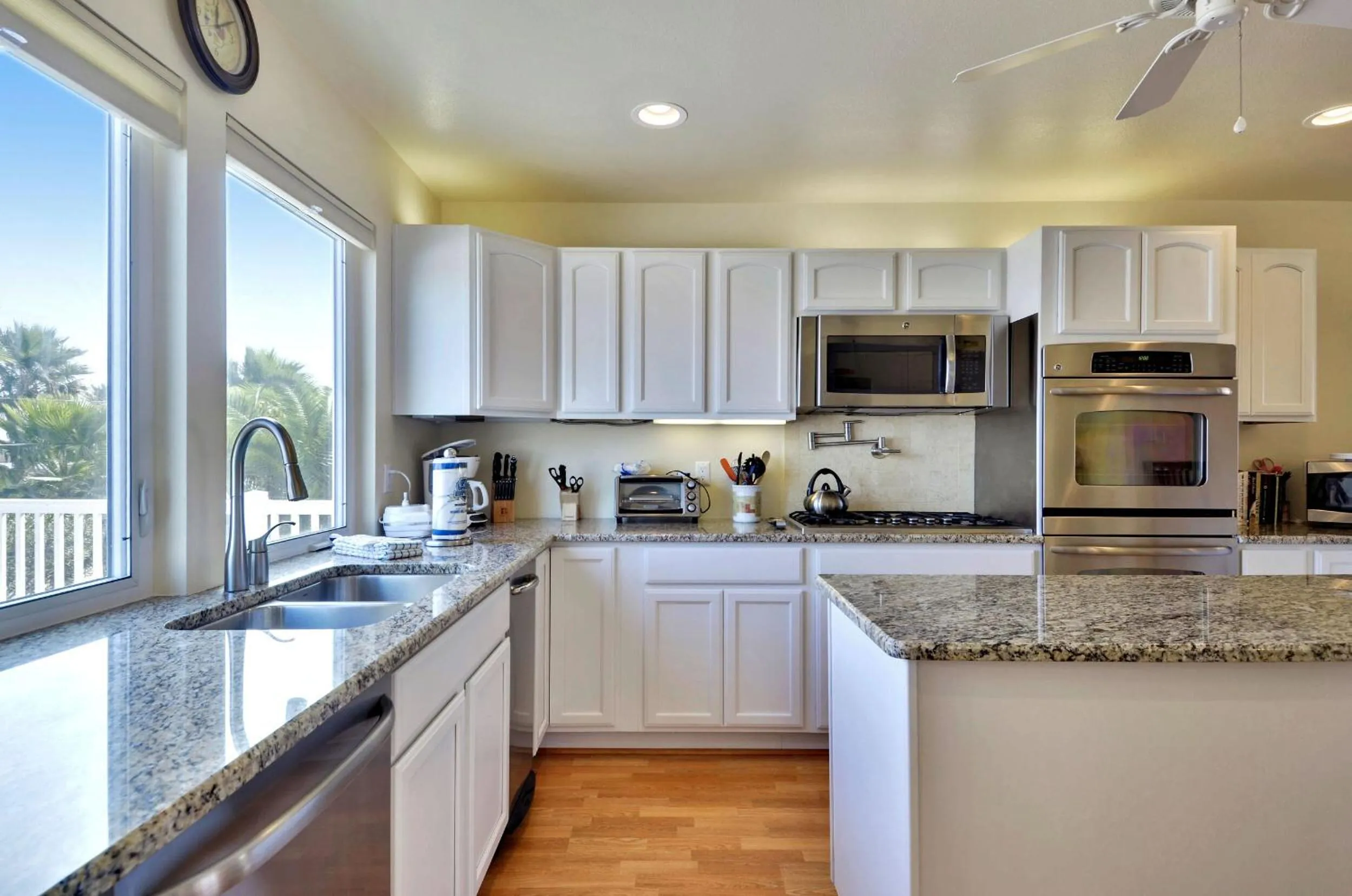 Kitchen or kitchenette in Bahia Azul Sunset