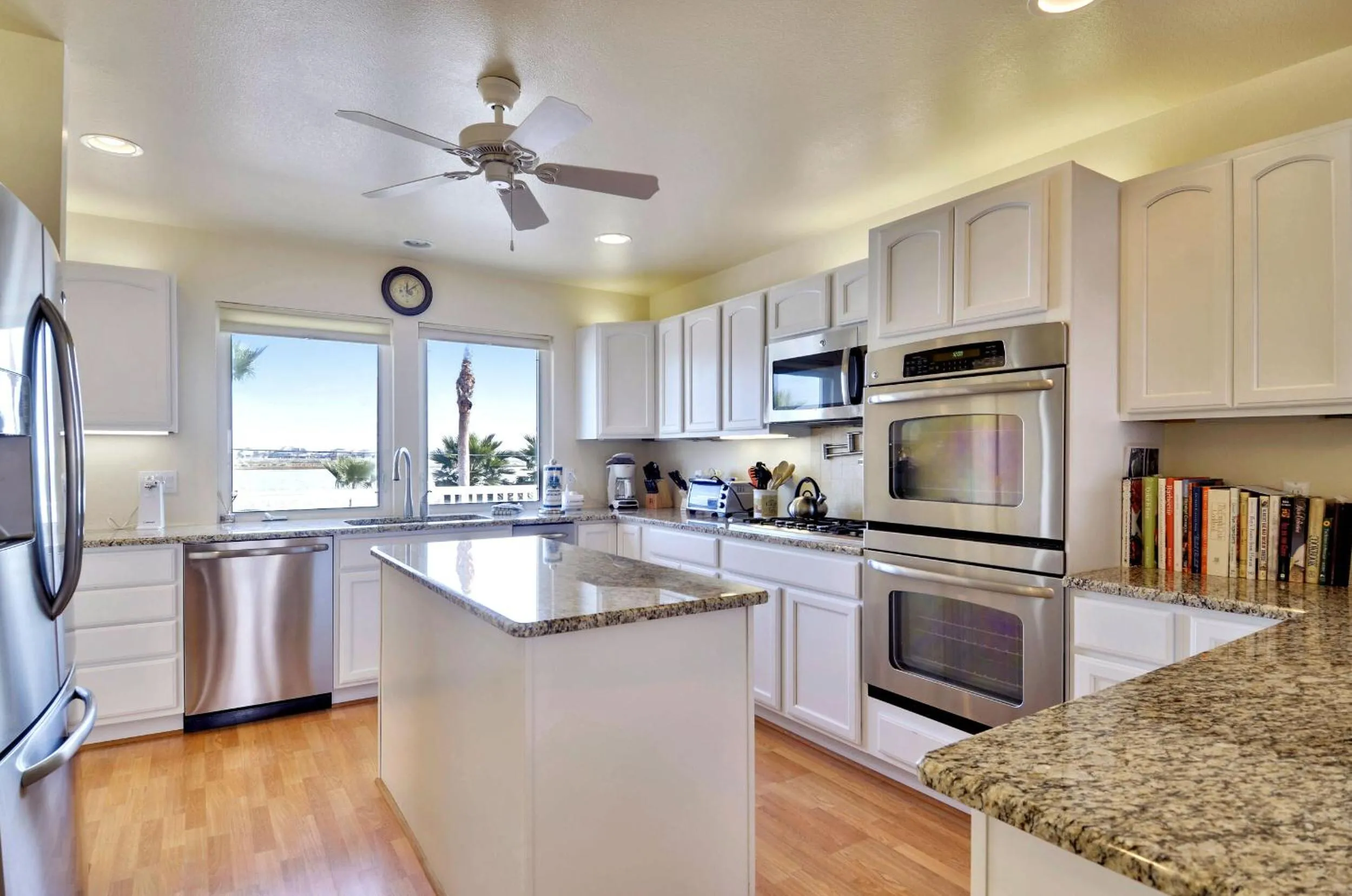 Kitchen or kitchenette in Bahia Azul Sunset