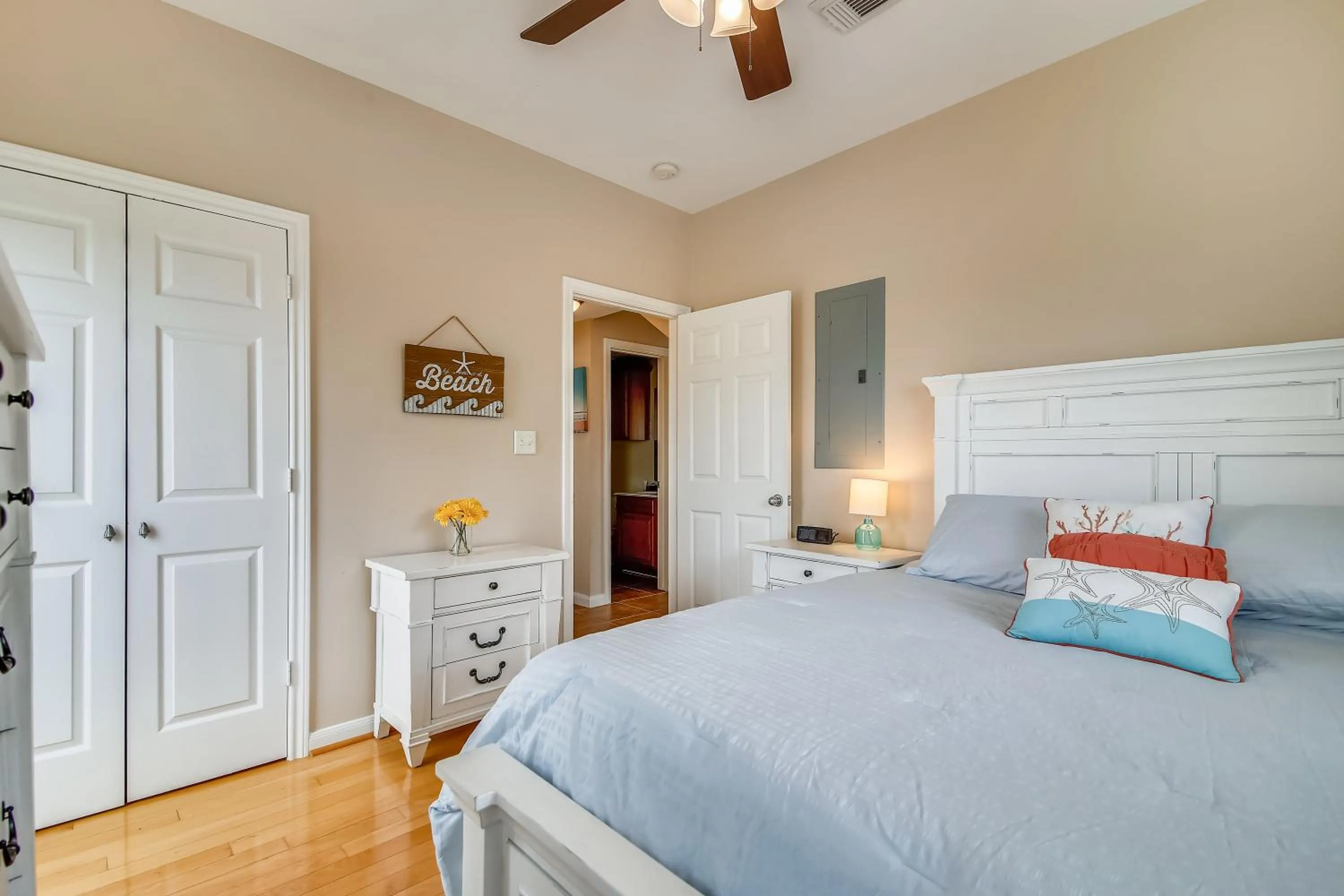 Bedroom, Bed in Sunflower Surf