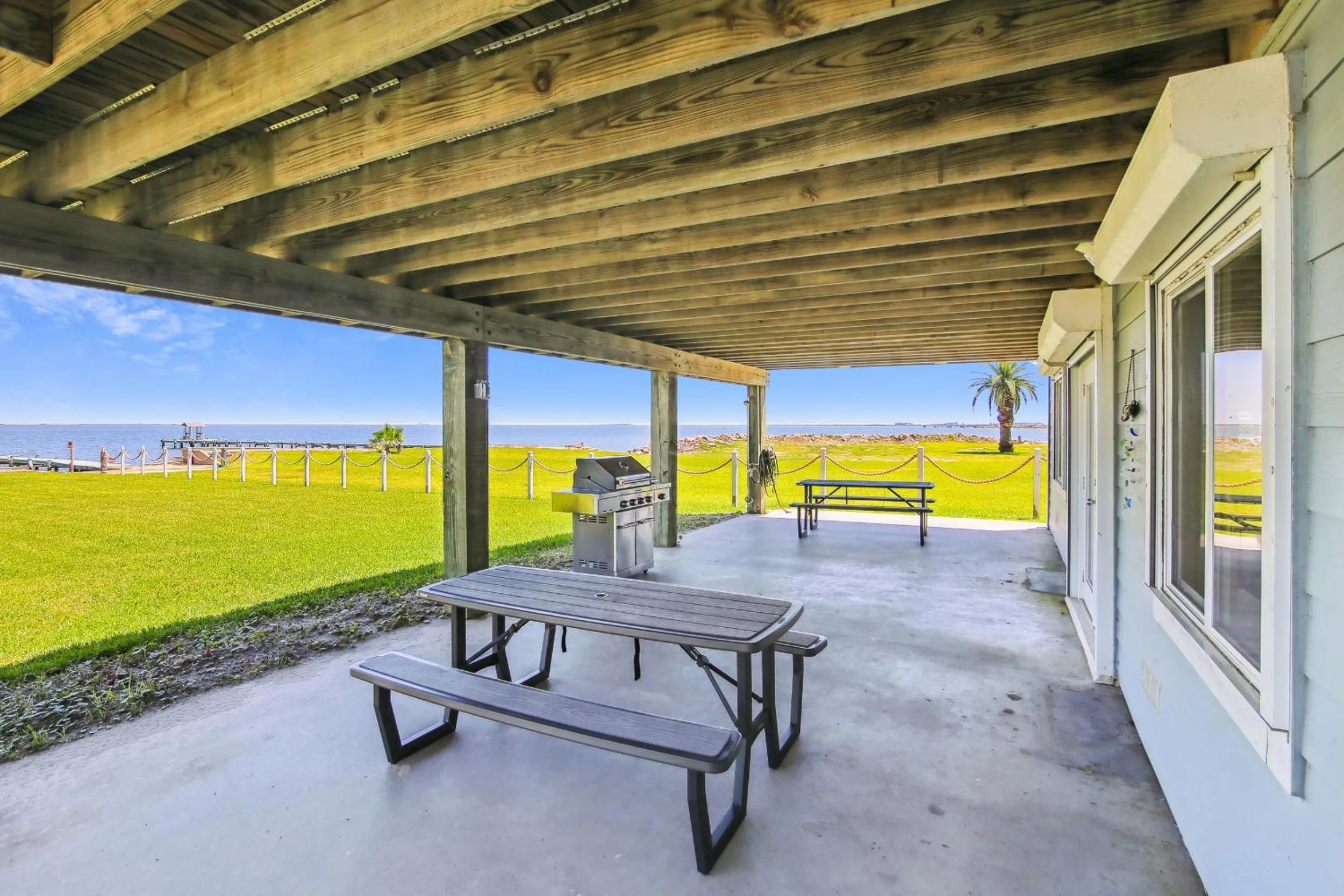 Property building in Harbor View Breeze