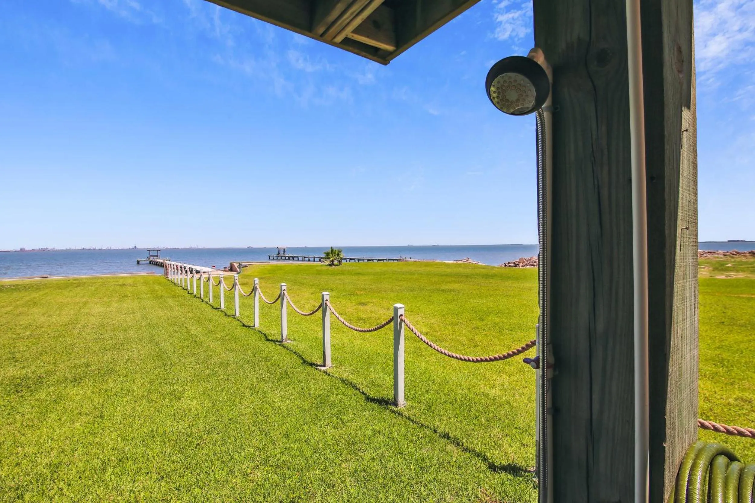 Property building in Harbor View Breeze