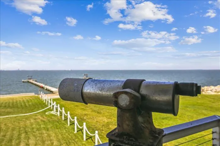 Property building in Harbor View Breeze