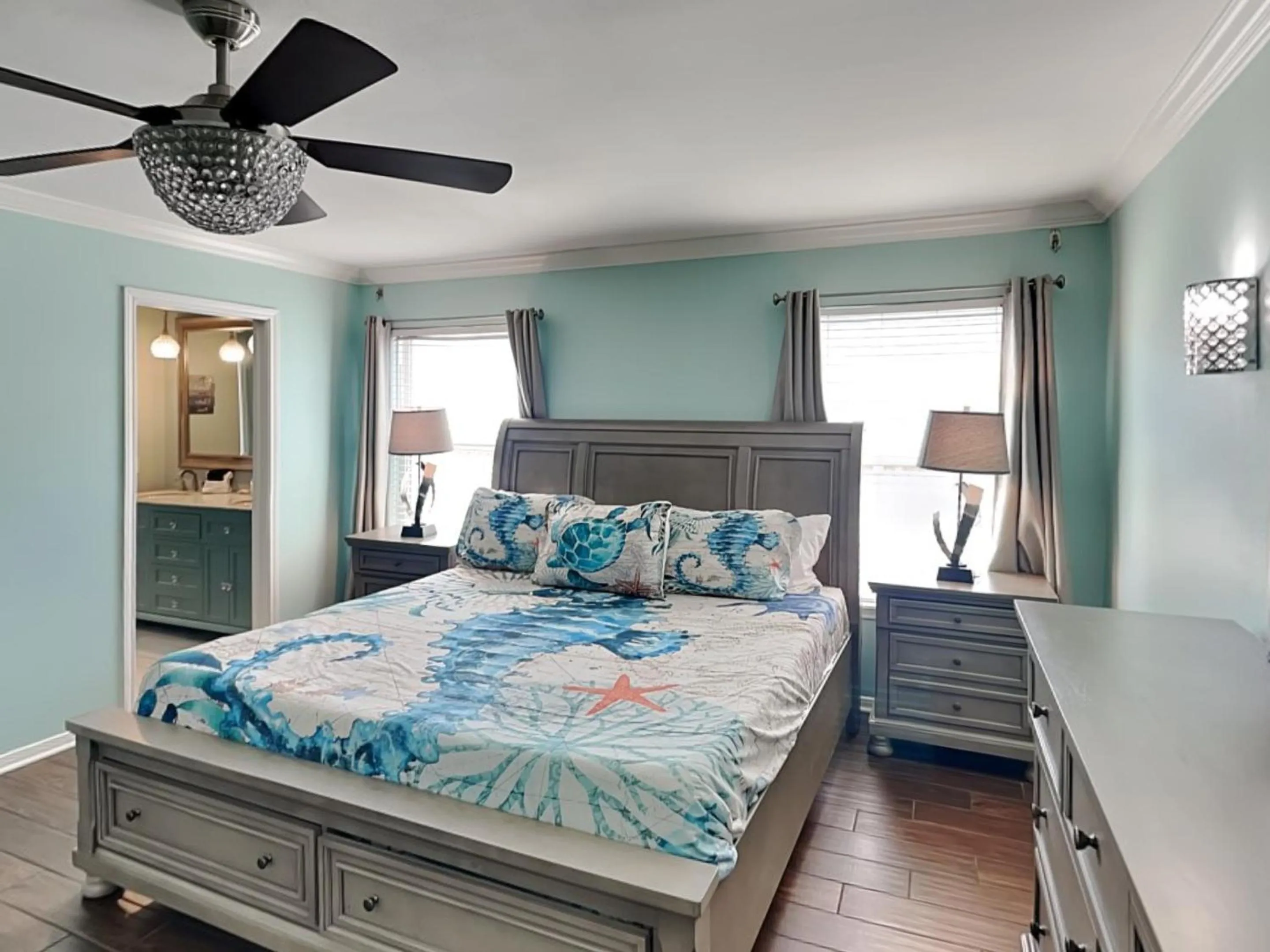 Property building, Bed in Harbor View Breeze