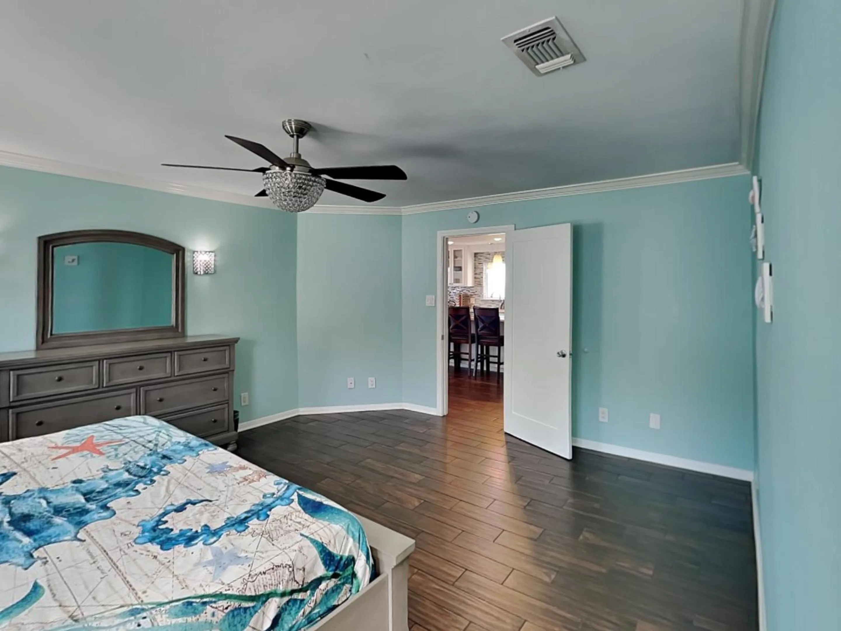 Property building, Bed in Harbor View Breeze