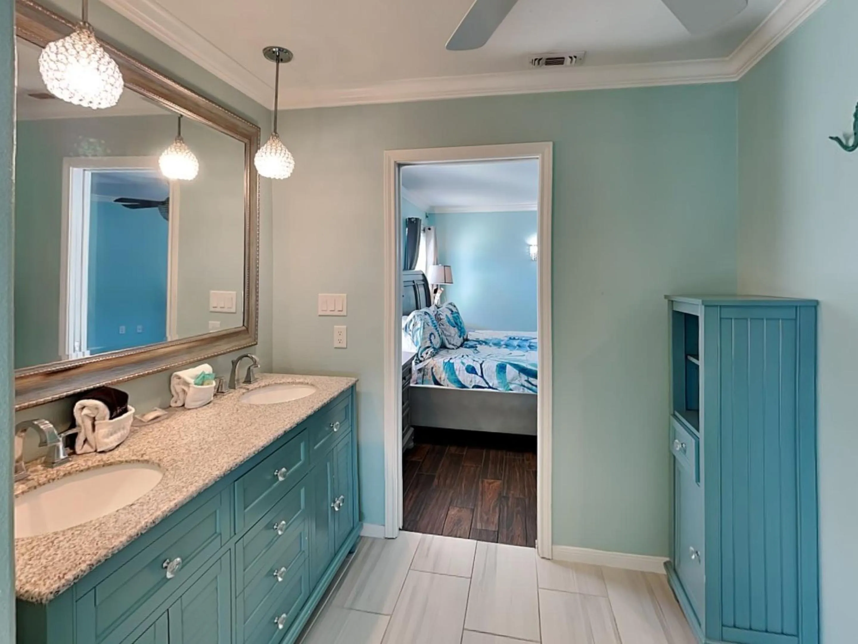 Property building, Bed in Harbor View Breeze