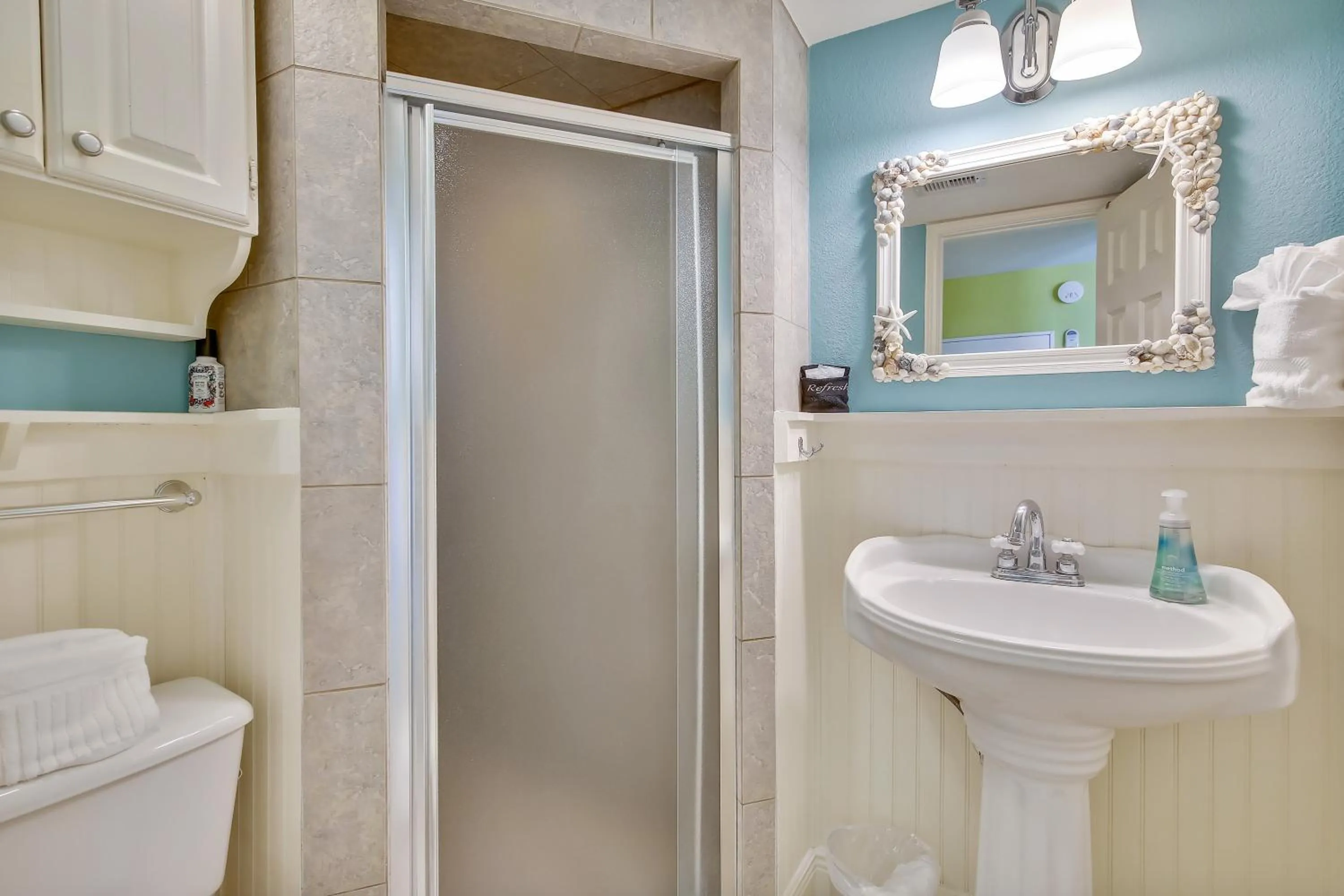 Bathroom in Seascape 1206 - Pineapple Paradise