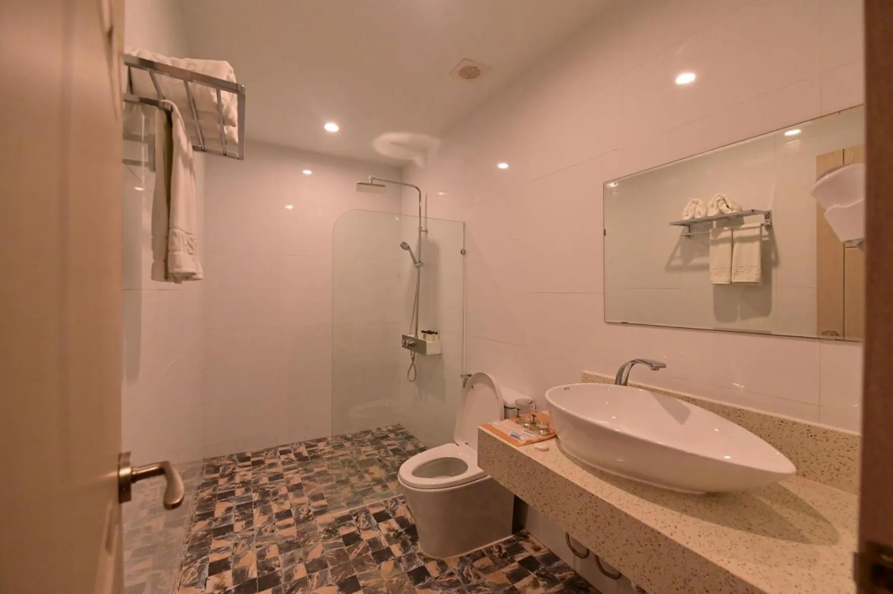 T Shine Resort and Spa