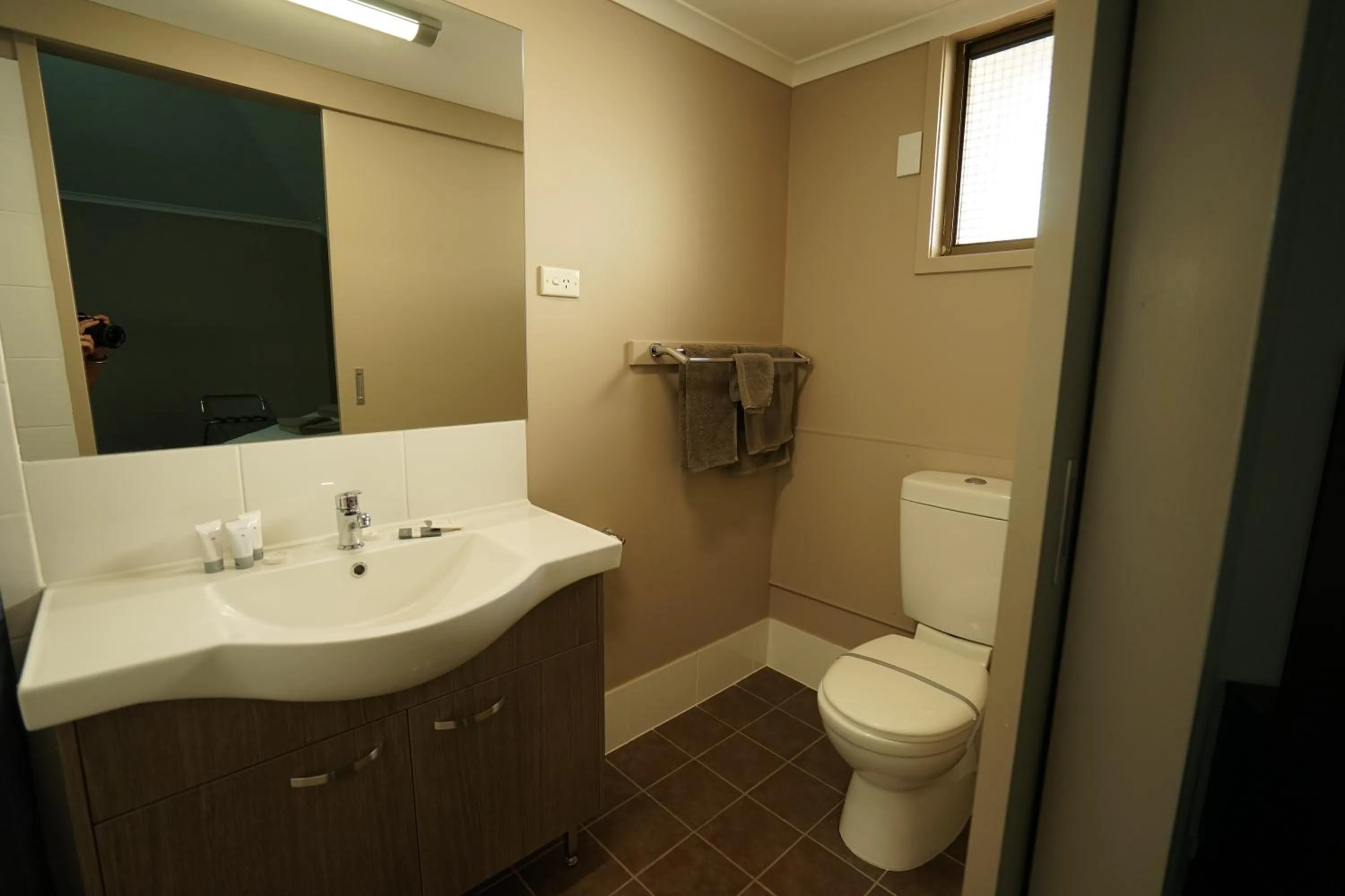 Toilet in Bluestone Motor Inn