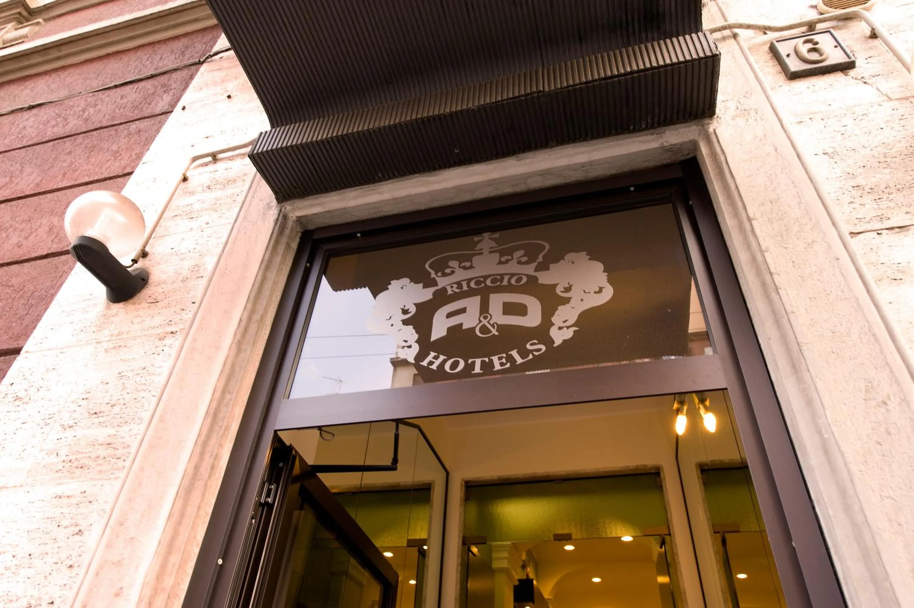 Facade/entrance in Hotel Sabatino Milan