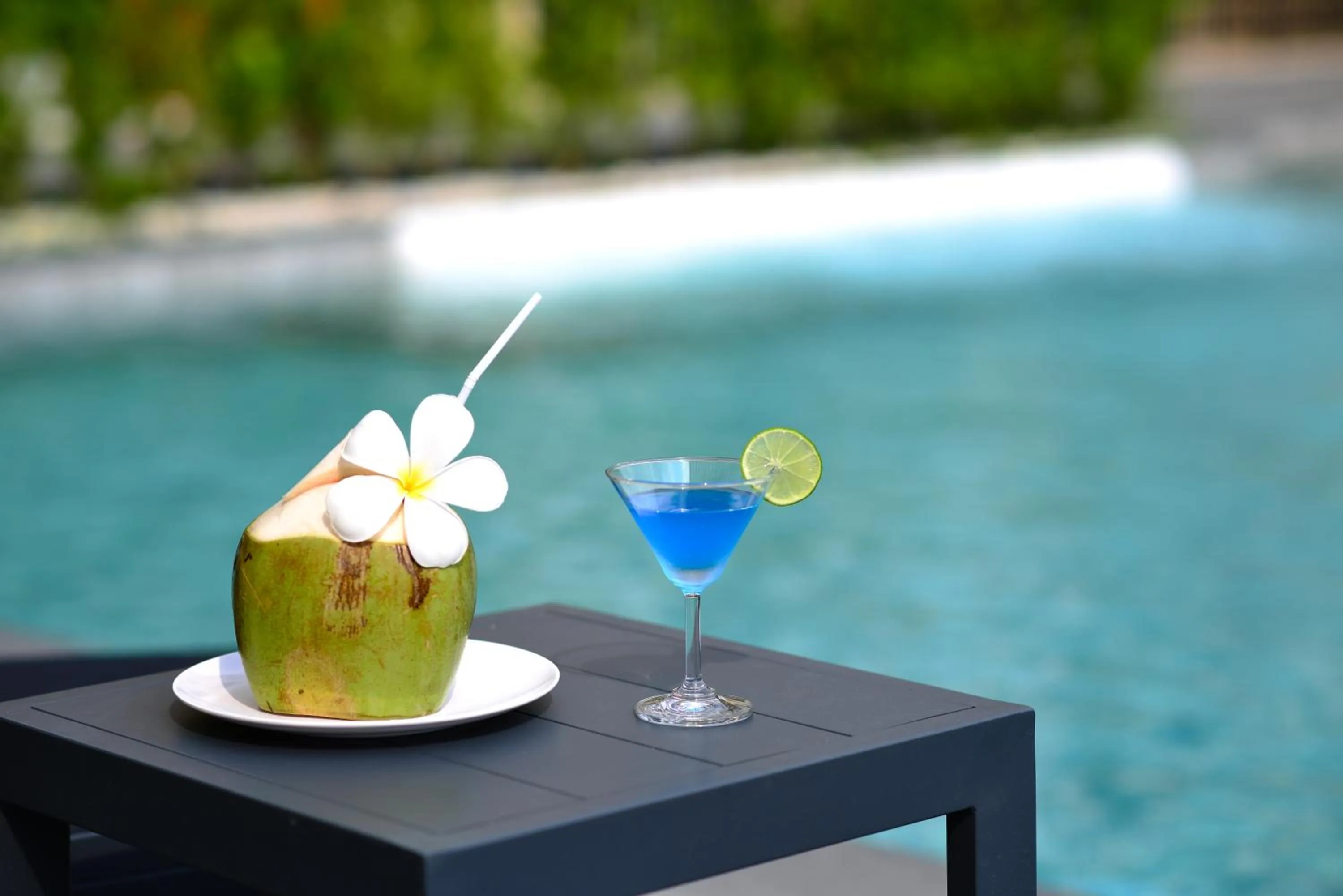 Swimming pool in Grand BS Airport Hotel Suvarnabhumi