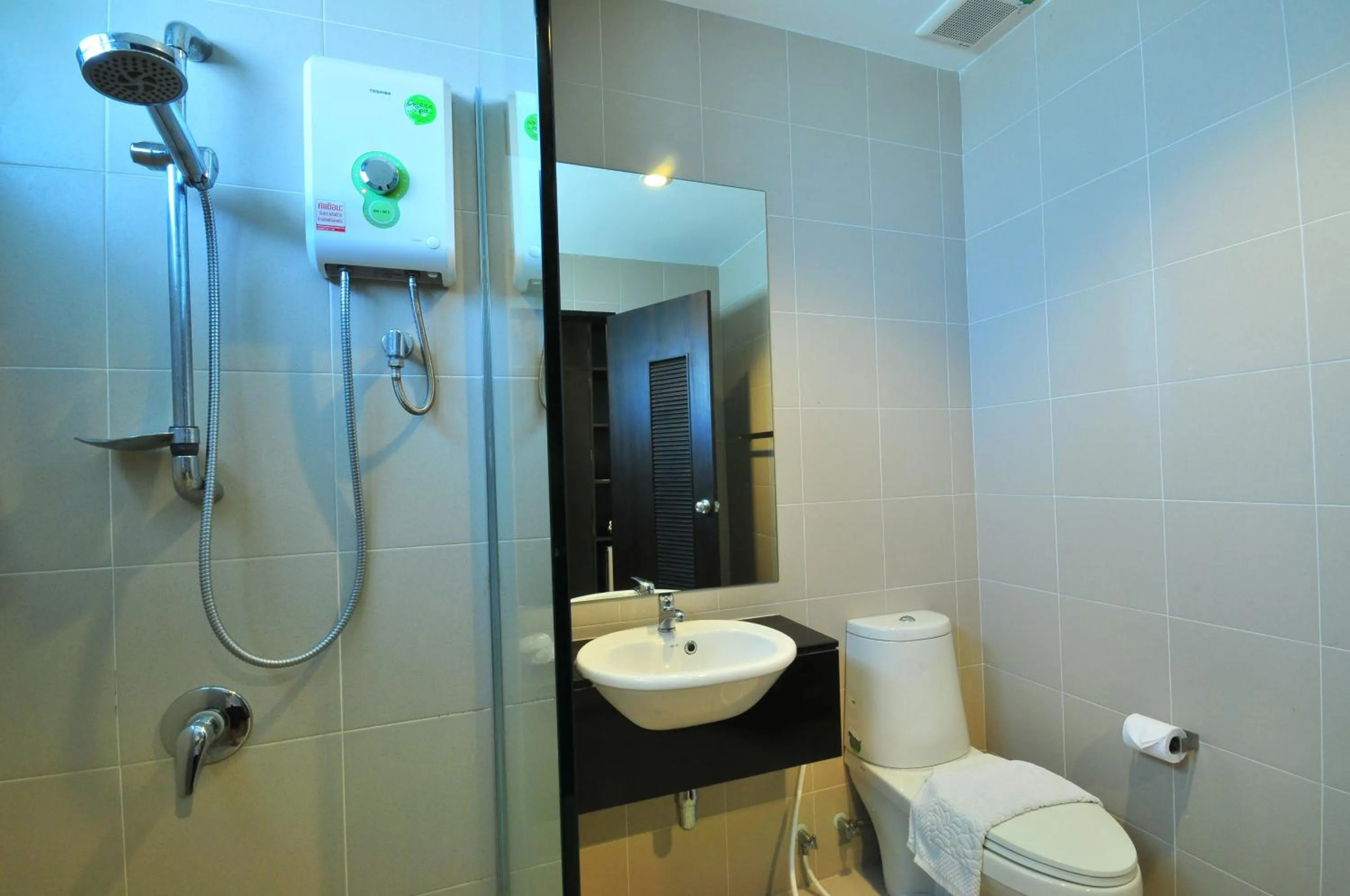 Shower in Grand BS Airport Hotel Suvarnabhumi