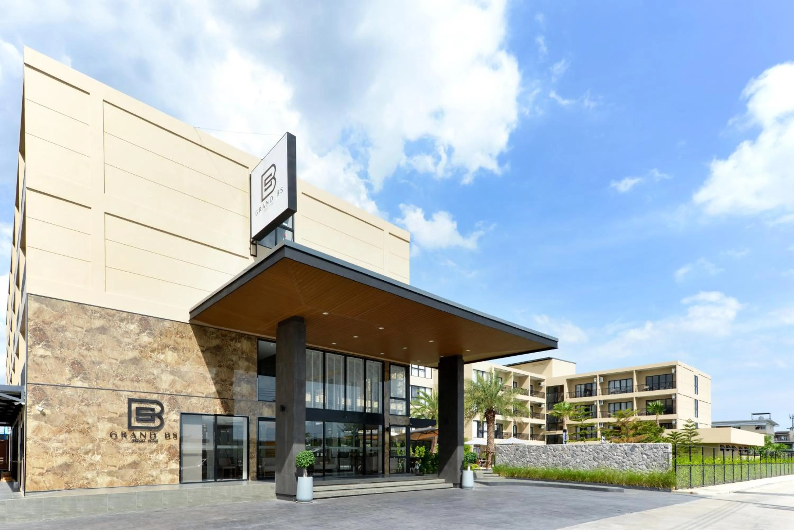 Property building in Grand BS Airport Hotel Suvarnabhumi