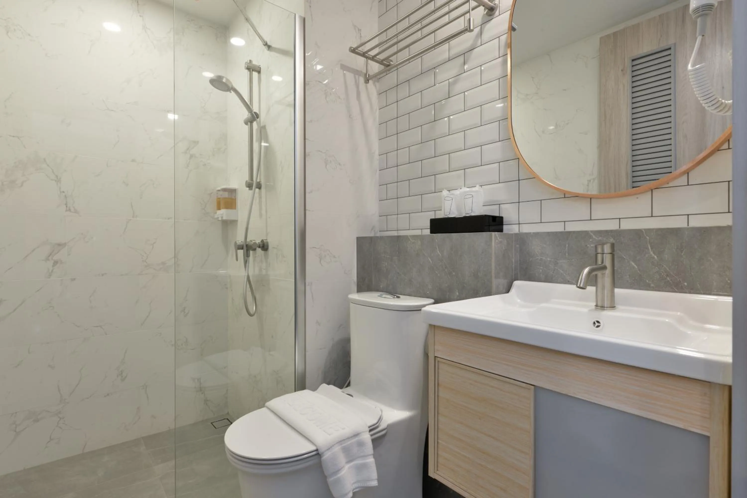 Bathroom in Grand BS Airport Hotel Suvarnabhumi