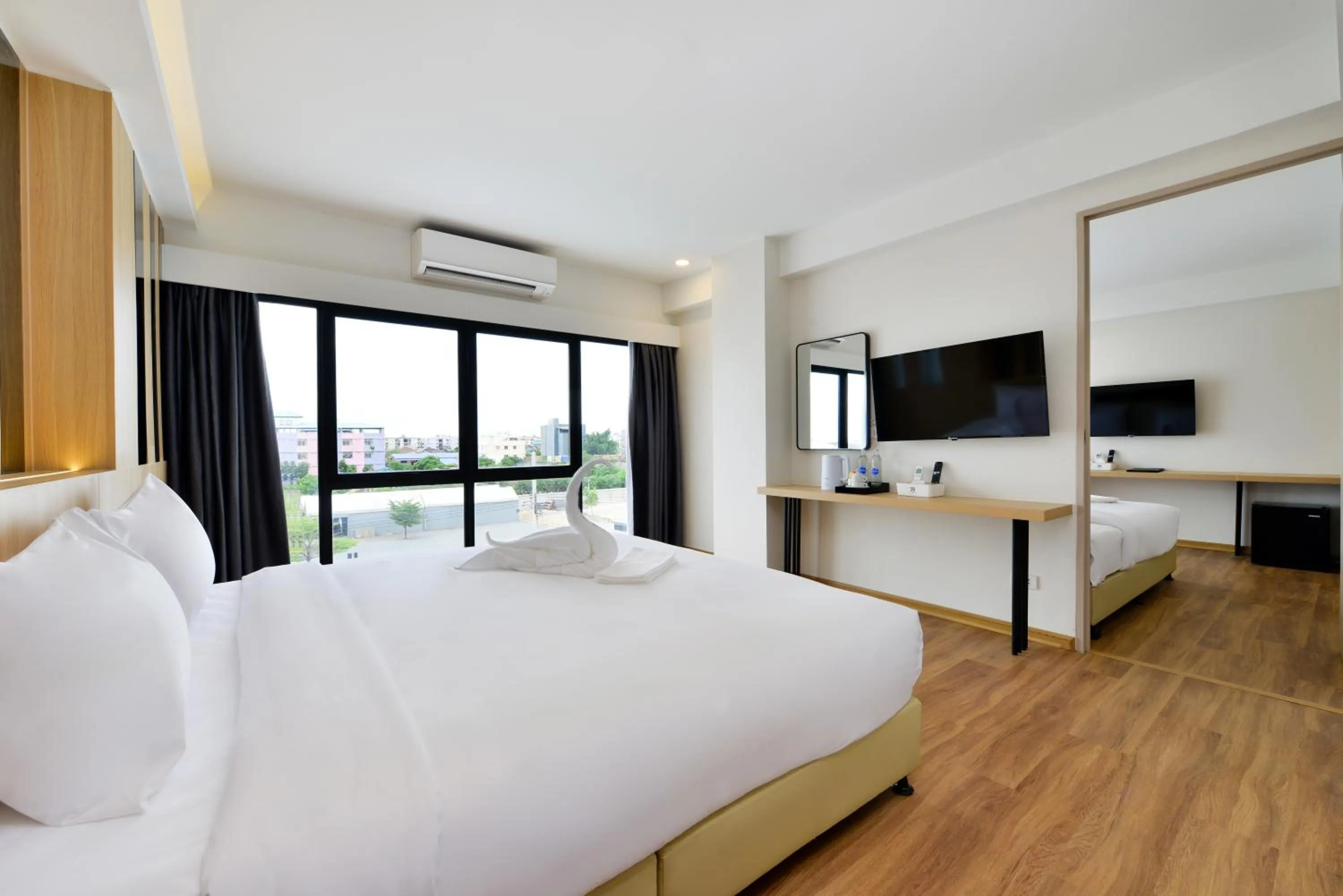 TV and multimedia, Bed in Grand BS Airport Hotel Suvarnabhumi