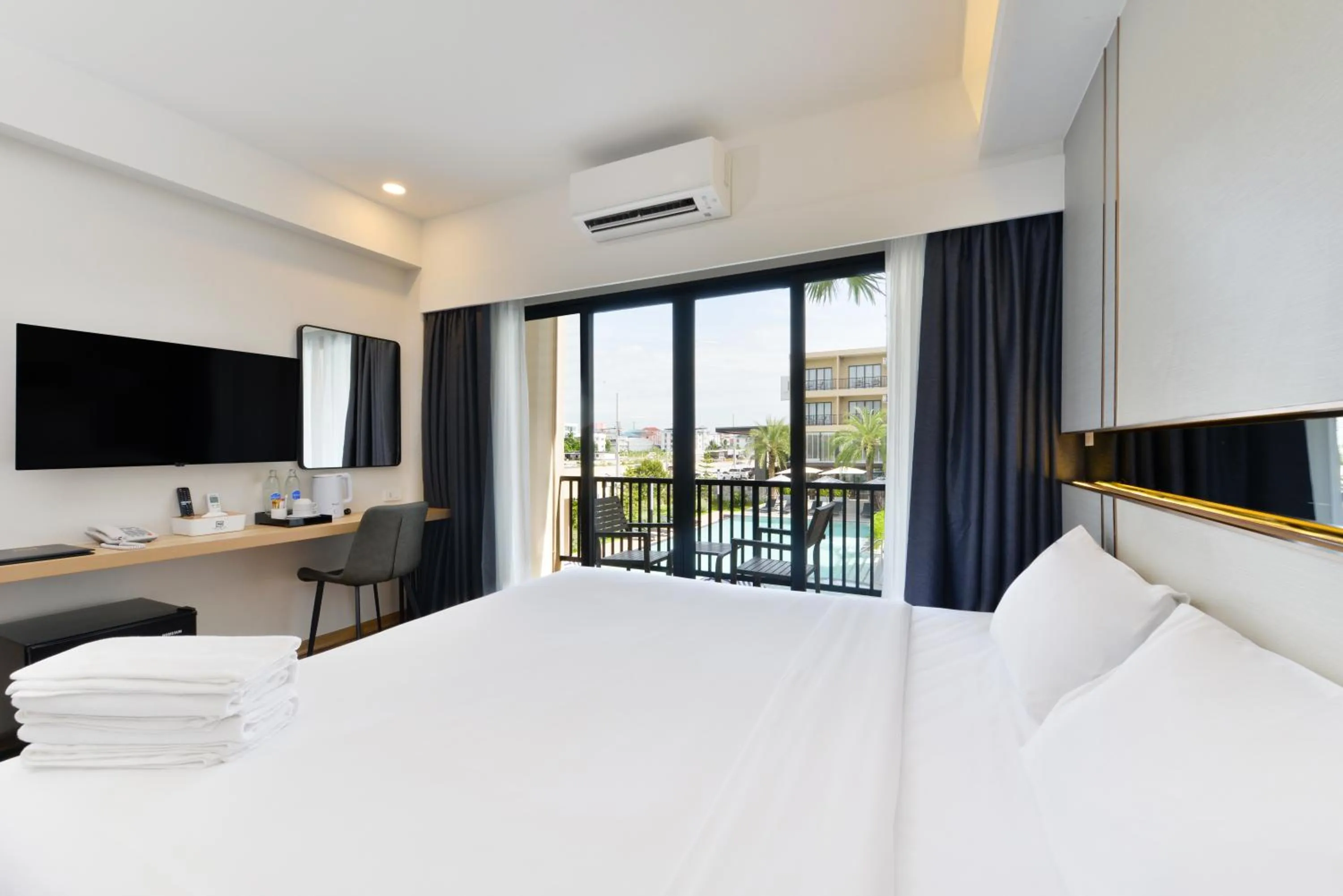 Photo of the whole room, Bed in Grand BS Airport Hotel Suvarnabhumi