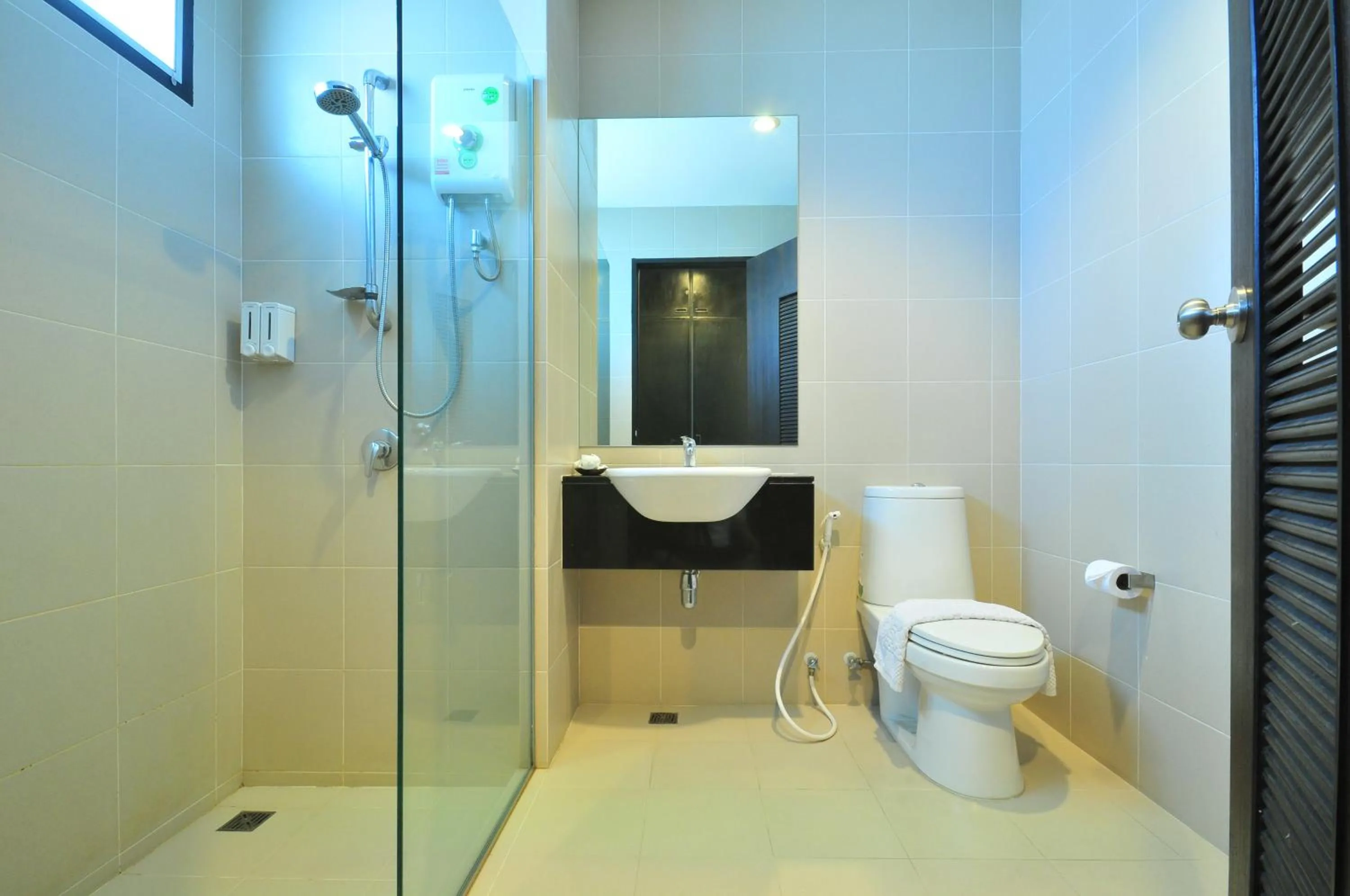 Bathroom in Grand BS Airport Hotel Suvarnabhumi