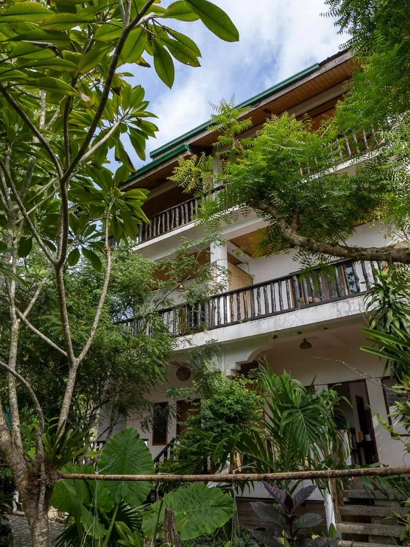 Golden Monkey Beach Hotel