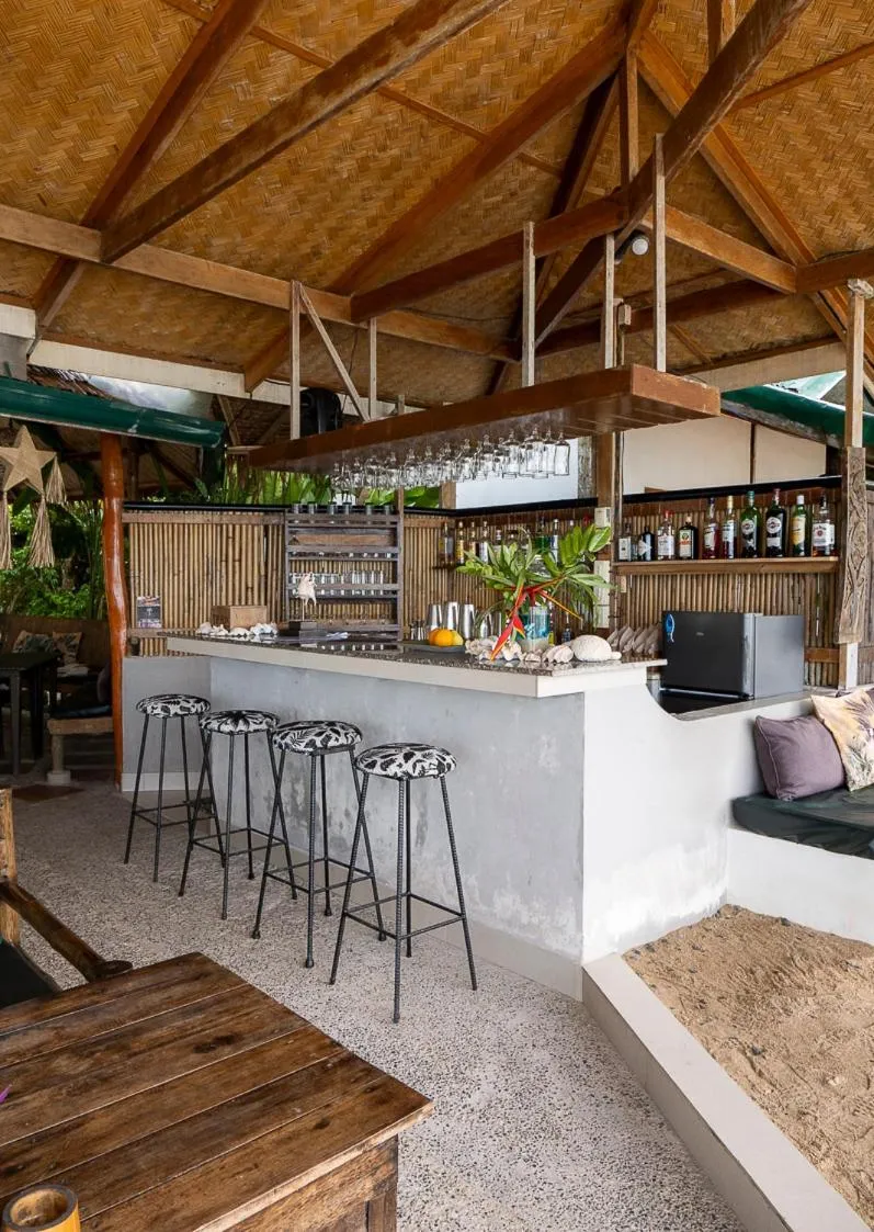 Lounge or bar in Golden Monkey Beach Hotel