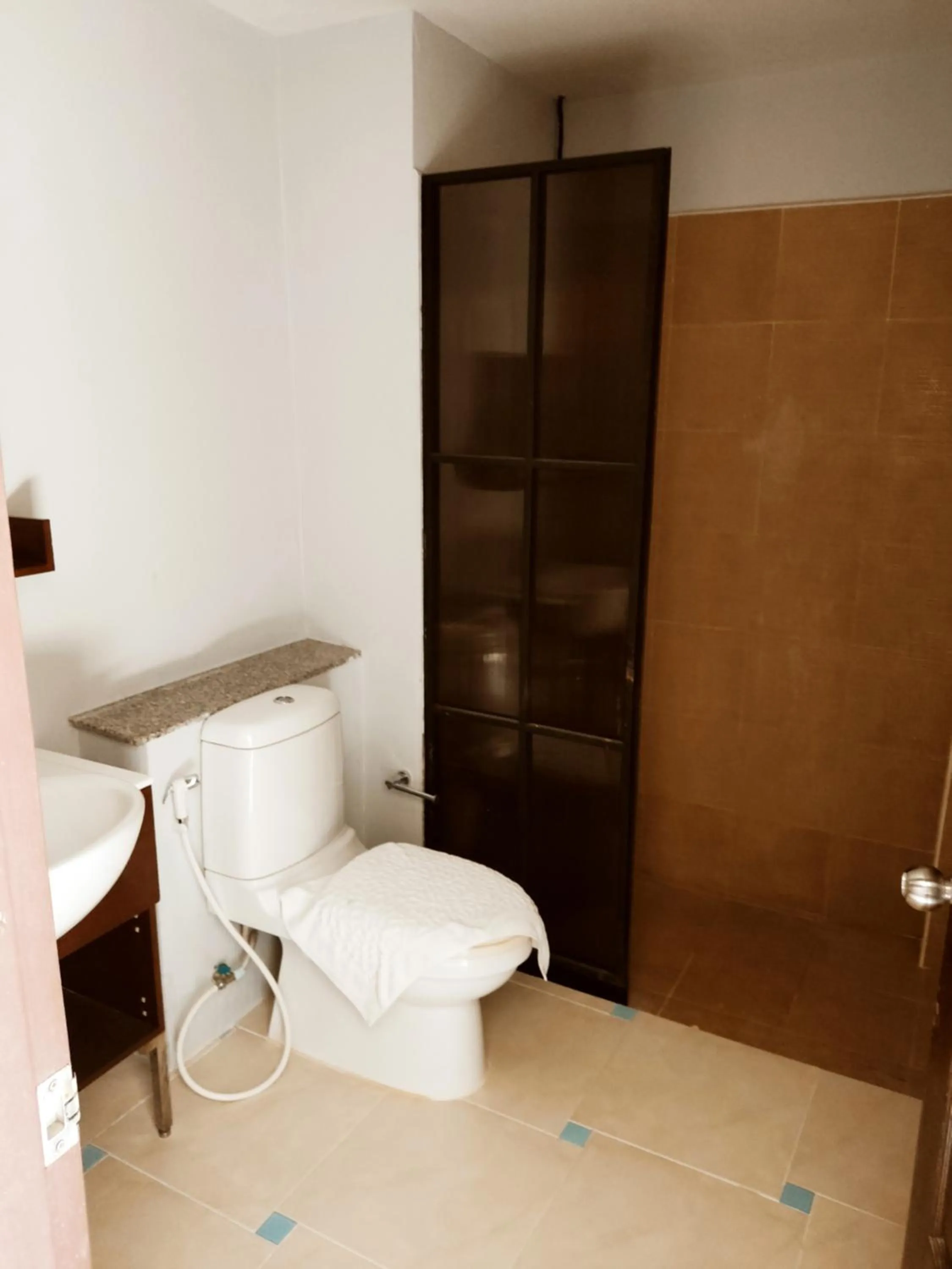 Toilet, Bathroom in Laemdin Hotel