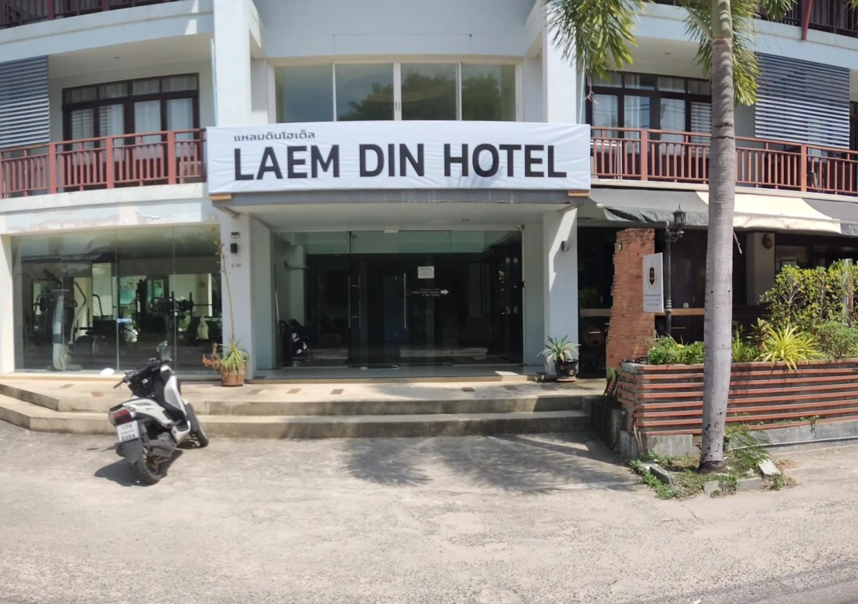 Property Building in Laemdin Hotel