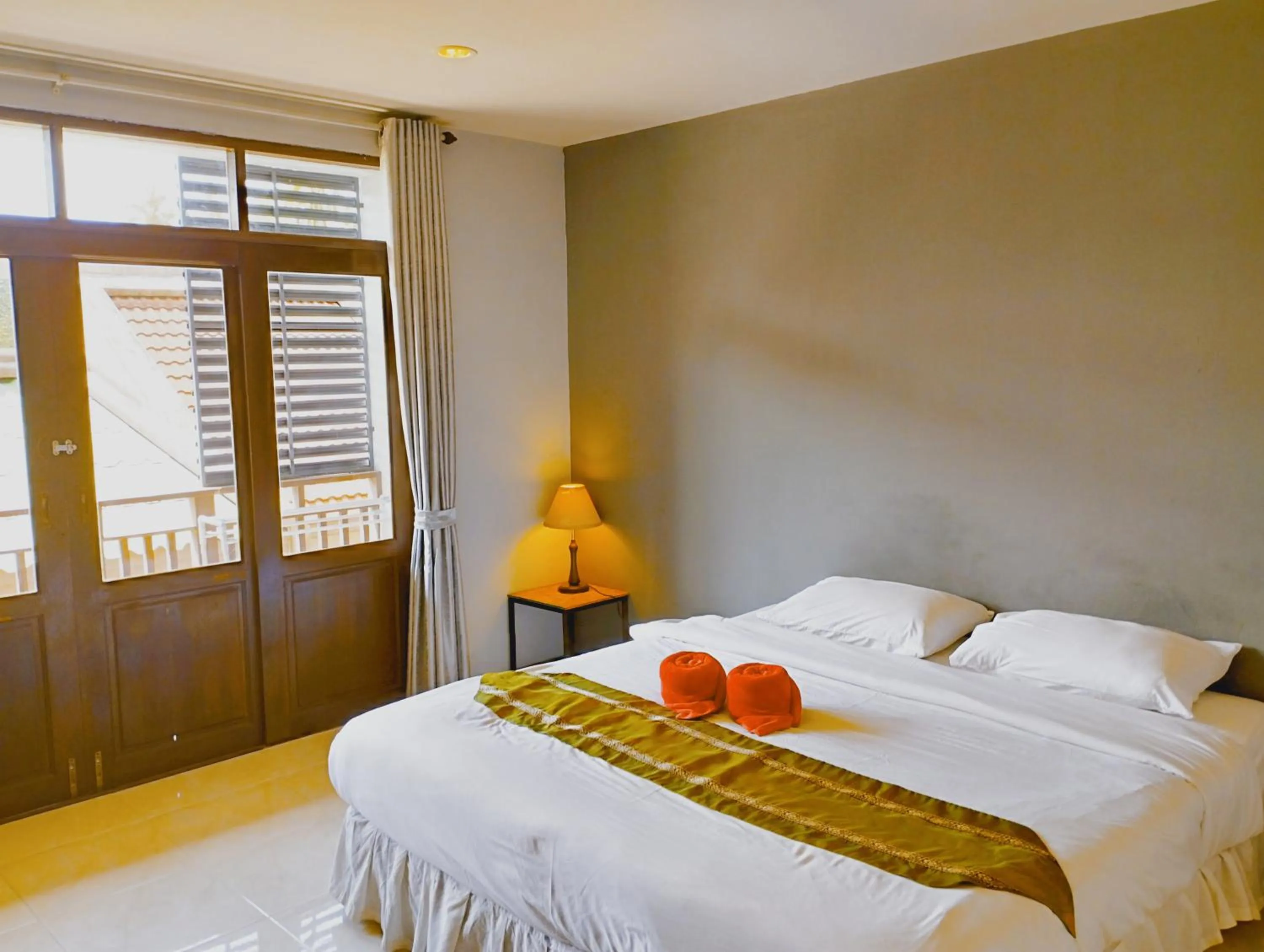 Bedroom, Bed in Laemdin Hotel