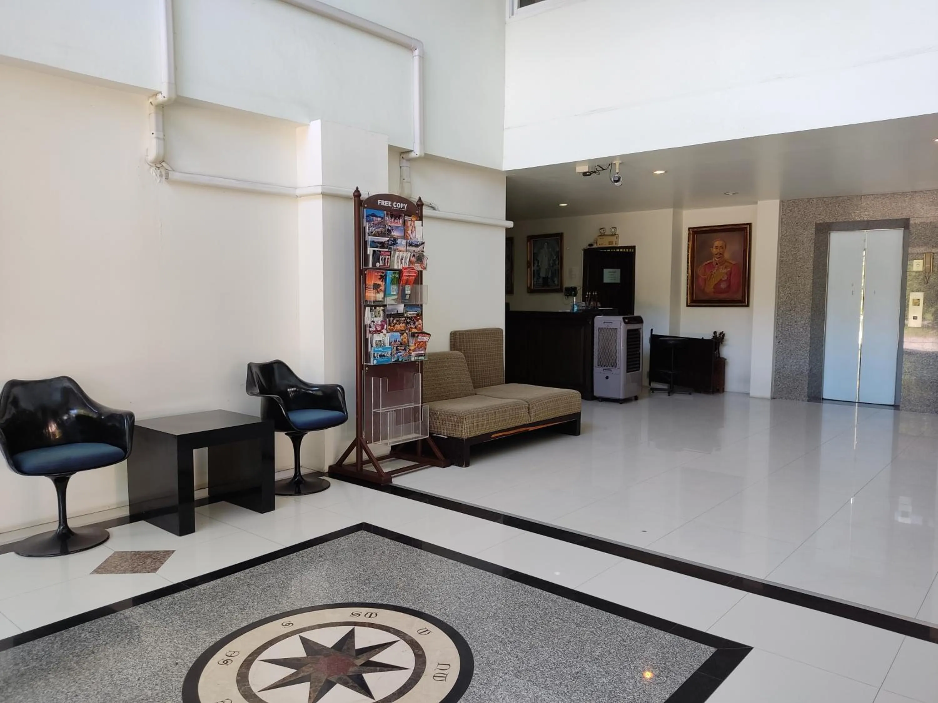 Property building, Lobby/Reception in Laemdin Hotel