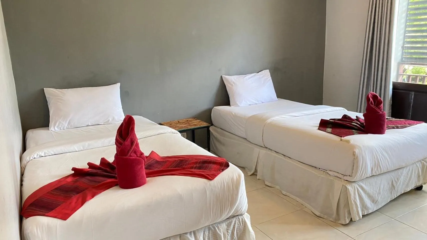 Bed in Laemdin Hotel