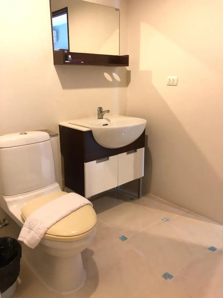 Toilet, Bathroom in Laemdin Hotel