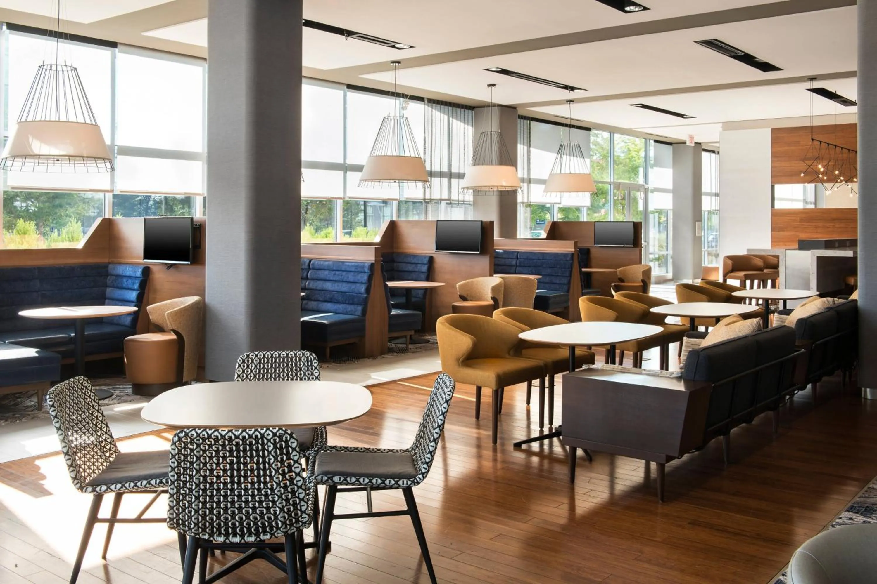 Lobby or reception in Courtyard by Marriott Philadelphia South at The Navy Yard