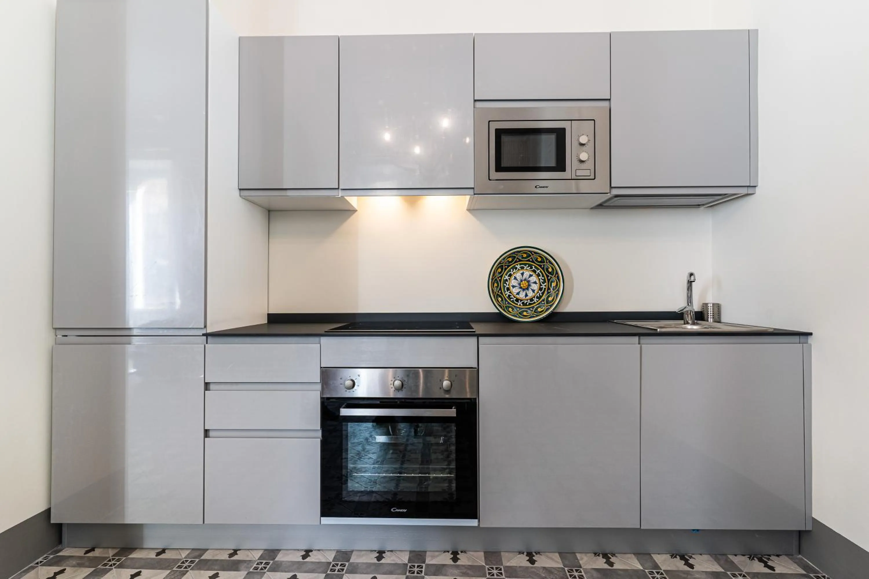 Communal kitchen in Capo 10 Liberty Apartments