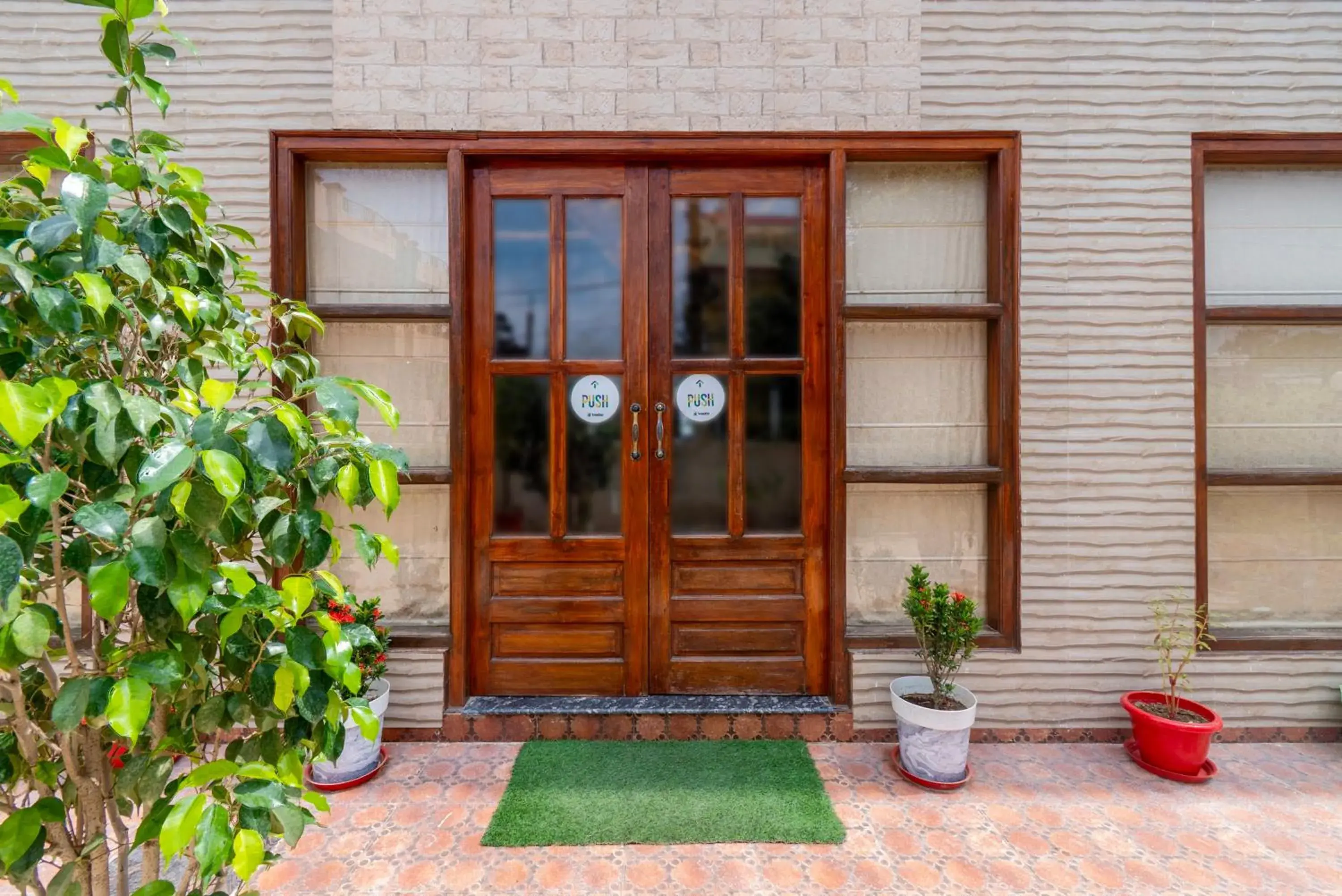 Facade/entrance in Treebo Little Budhha Facade/entrance in Treebo Little Budhha