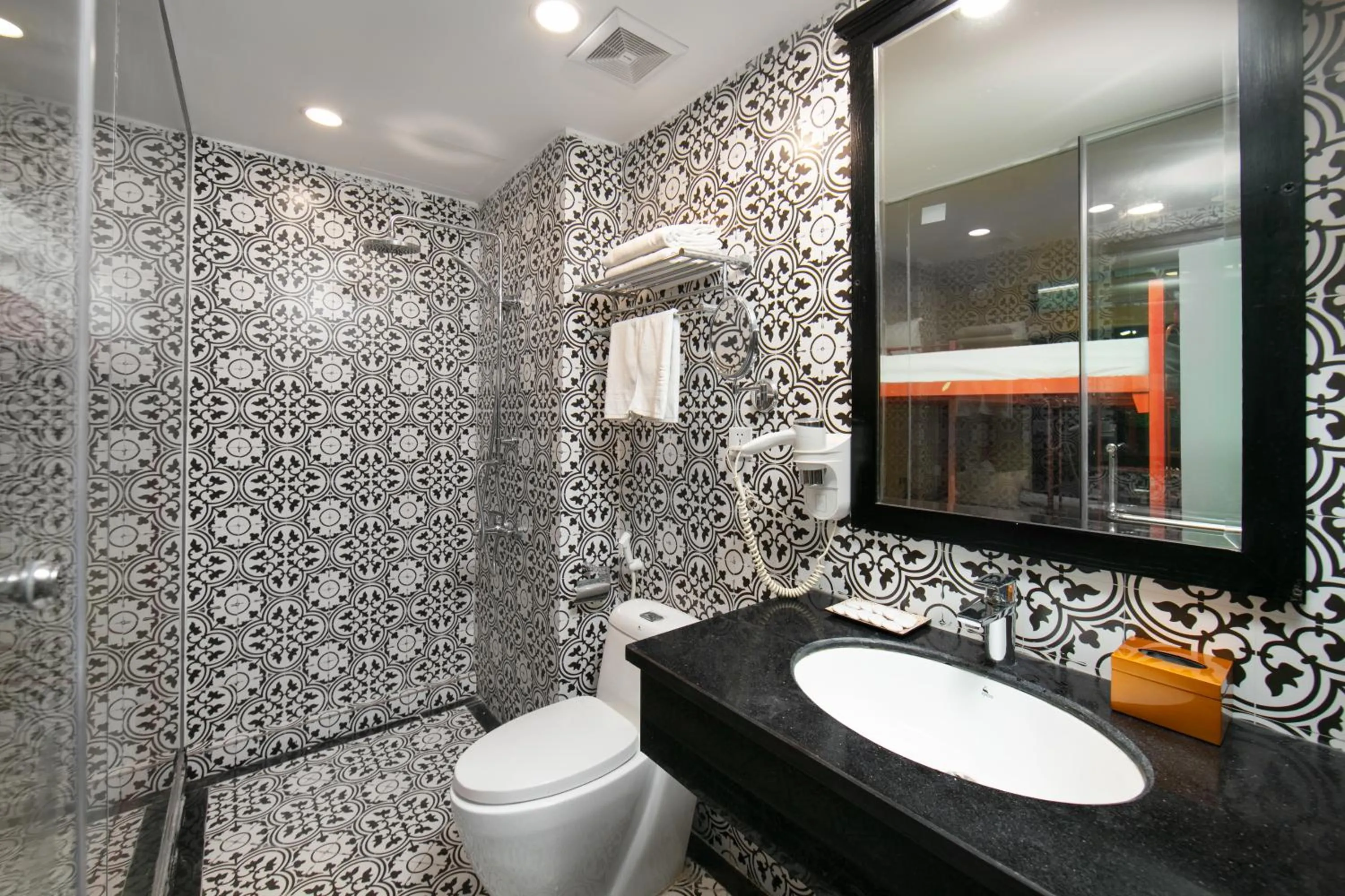 Bathroom in Downtown Hostel & Rooftop Bar