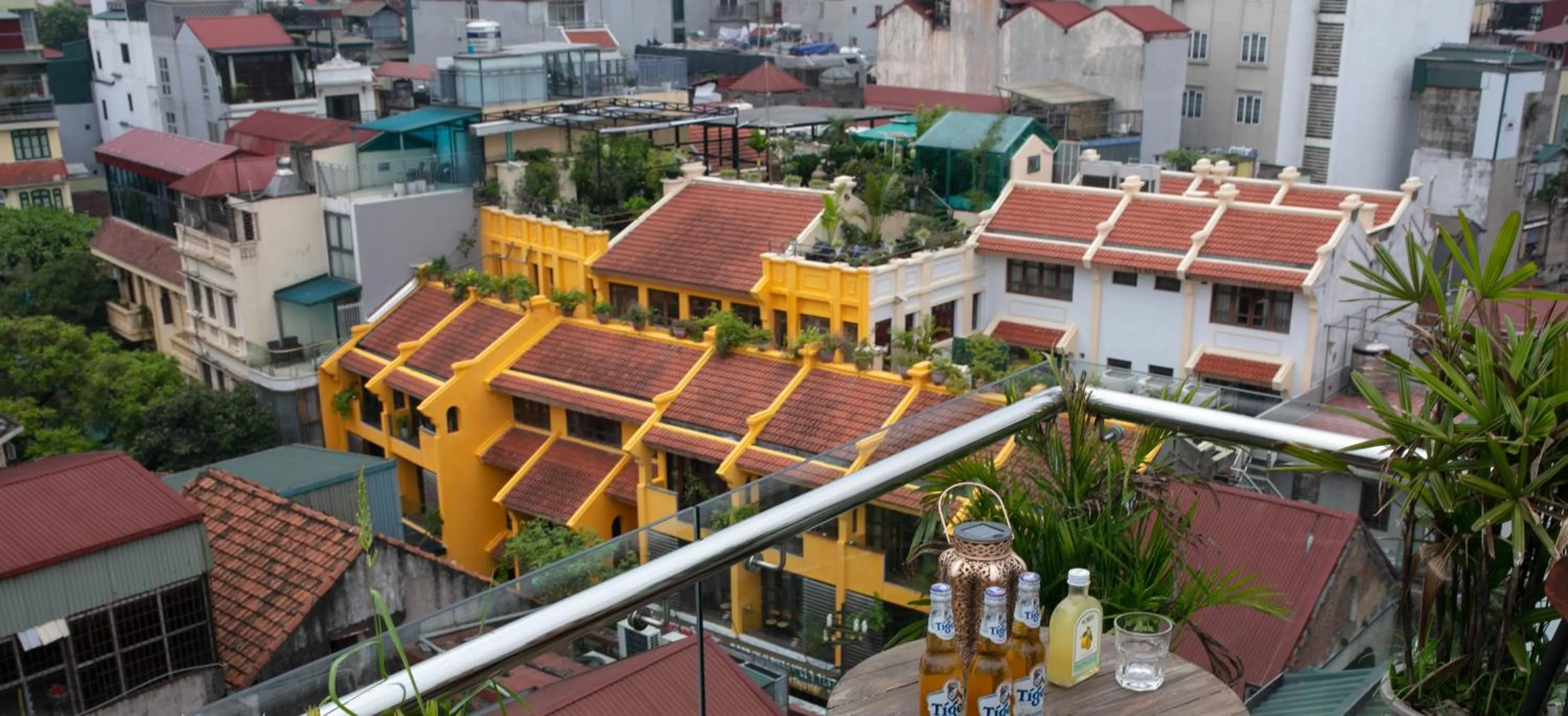 Lounge or bar in Downtown Hostel & Rooftop Bar