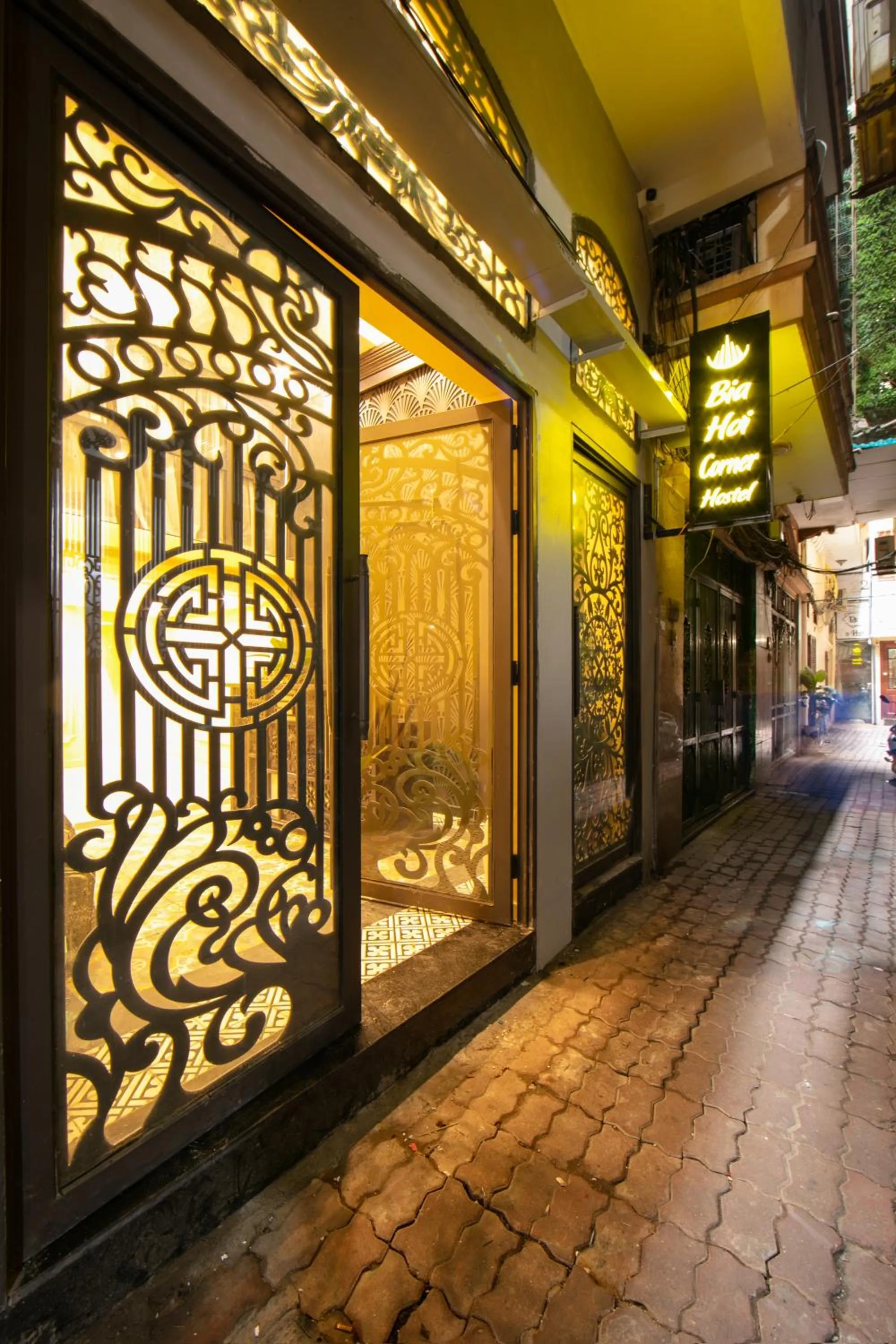 Facade/entrance in Downtown Hostel & Rooftop Bar