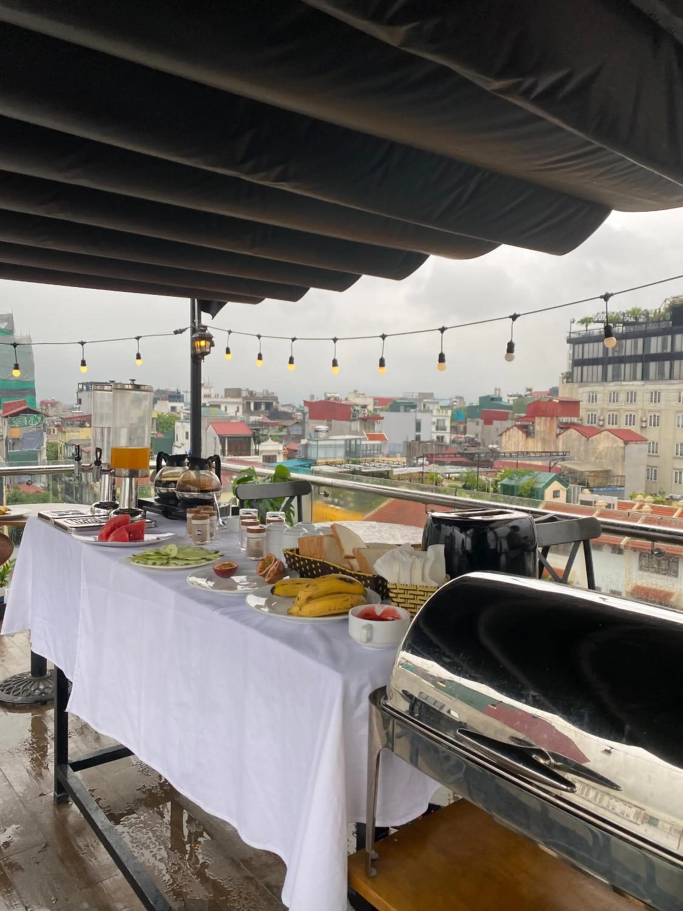 Breakfast in Downtown Hostel & Rooftop Bar