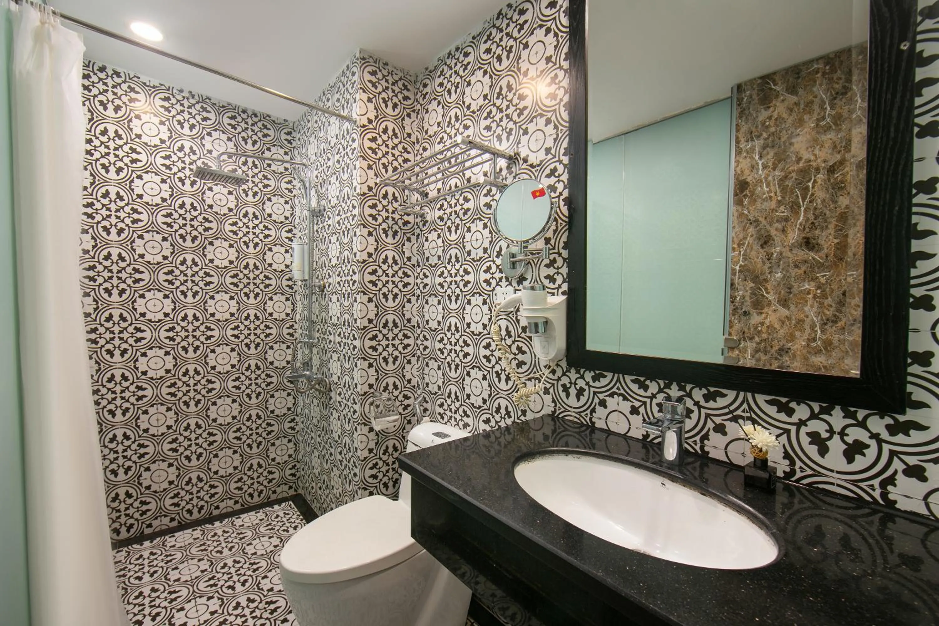Bathroom in Downtown Hostel & Rooftop Bar