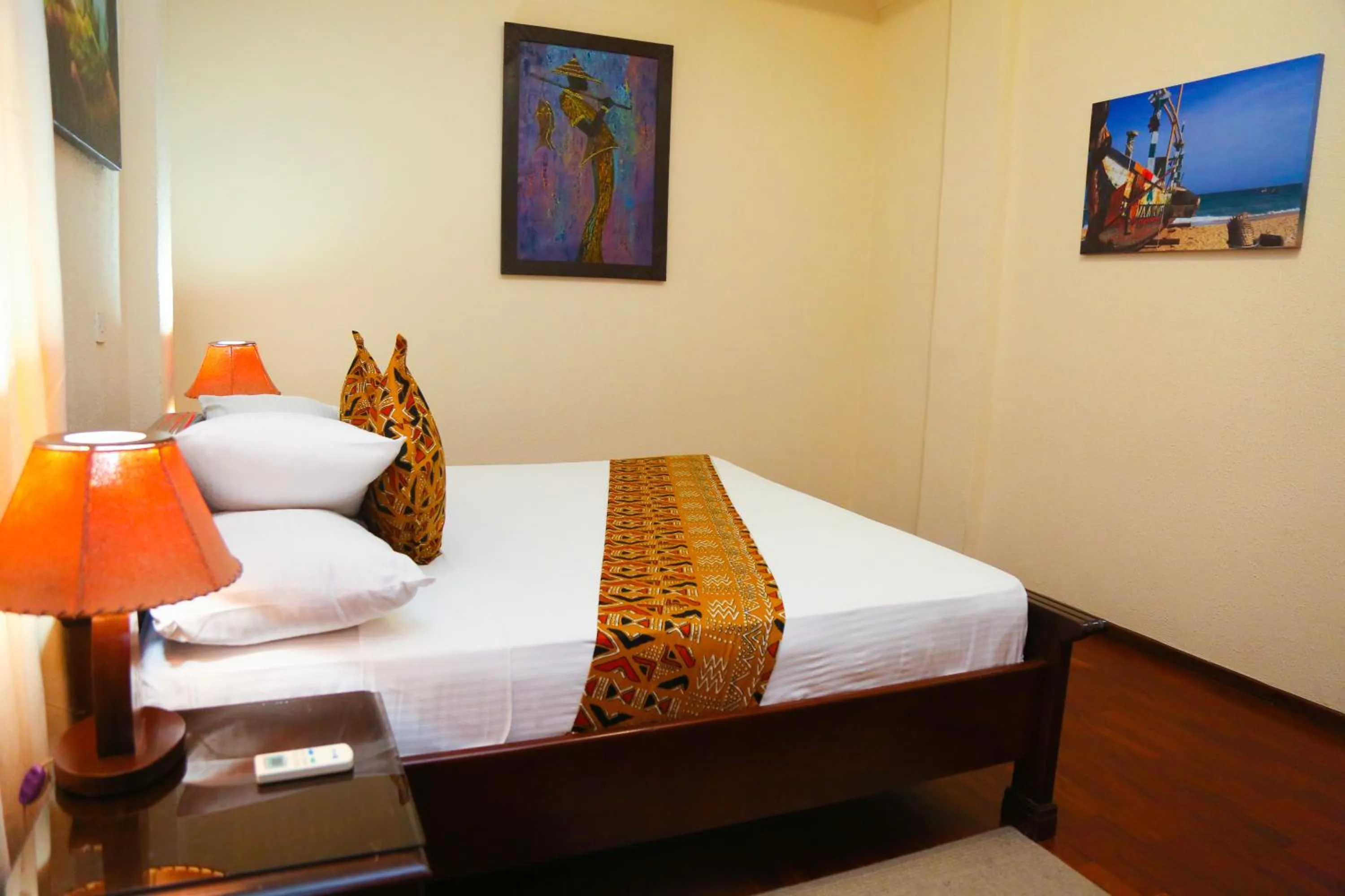 Bed in Coconut Grove Regency Hotel