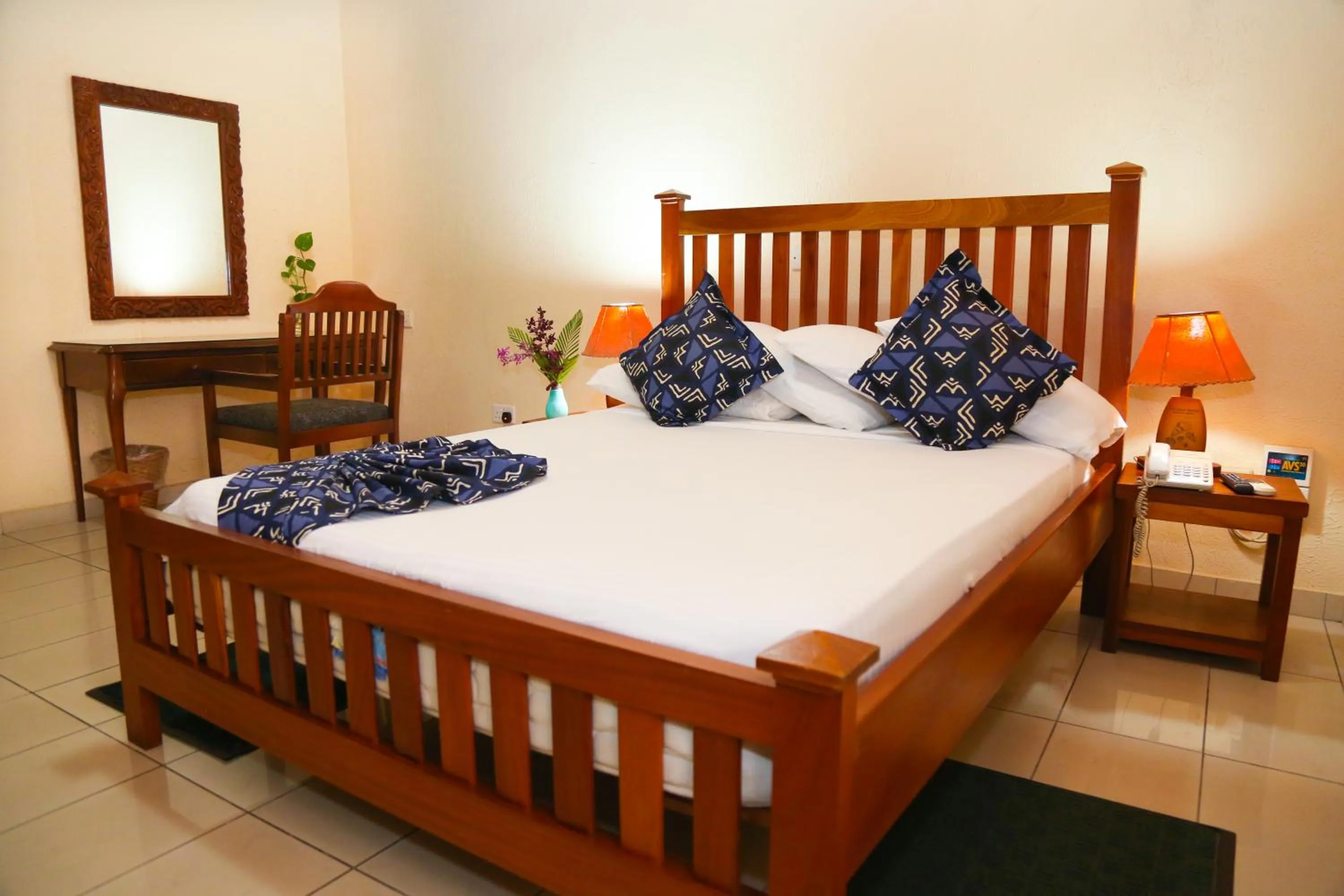 Bed in Coconut Grove Regency Hotel