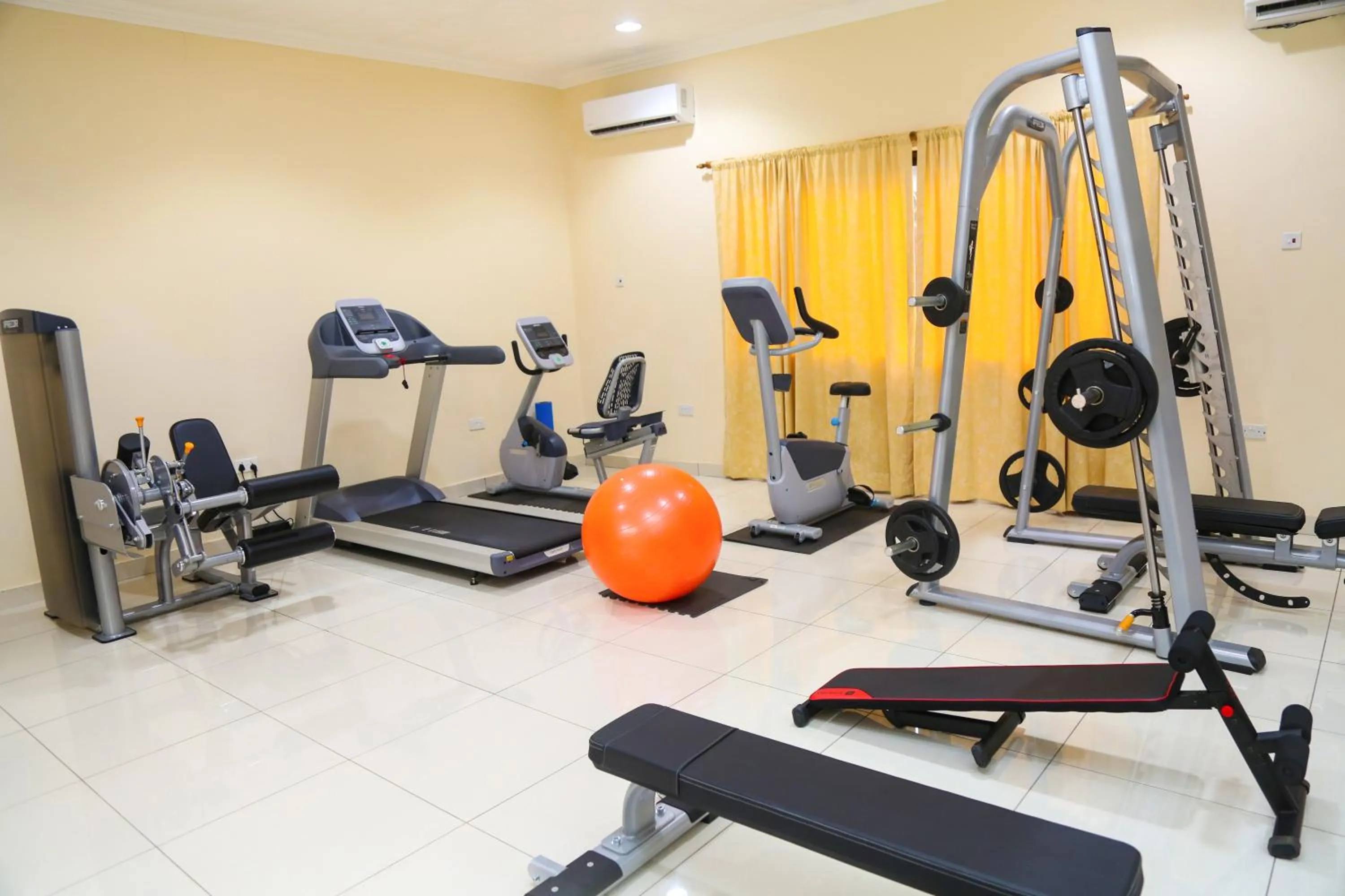 Fitness centre/facilities in Coconut Grove Regency Hotel