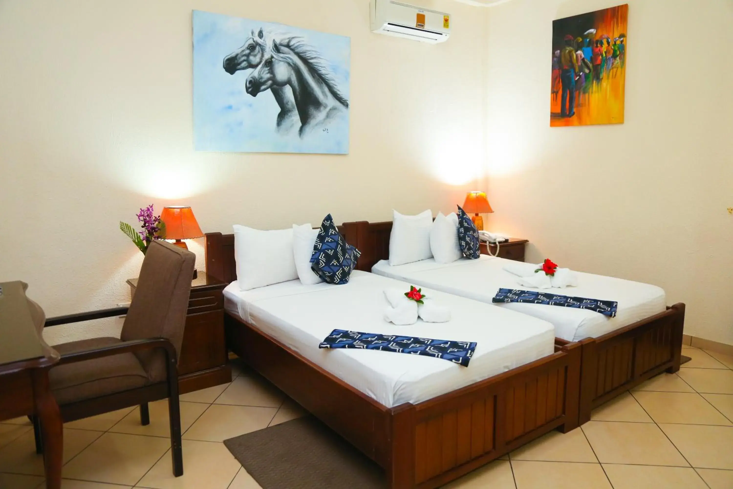 Photo of the whole room, Bed in Coconut Grove Regency Hotel Photo of the whole room, Bed in Coconut Grove Regency Hotel