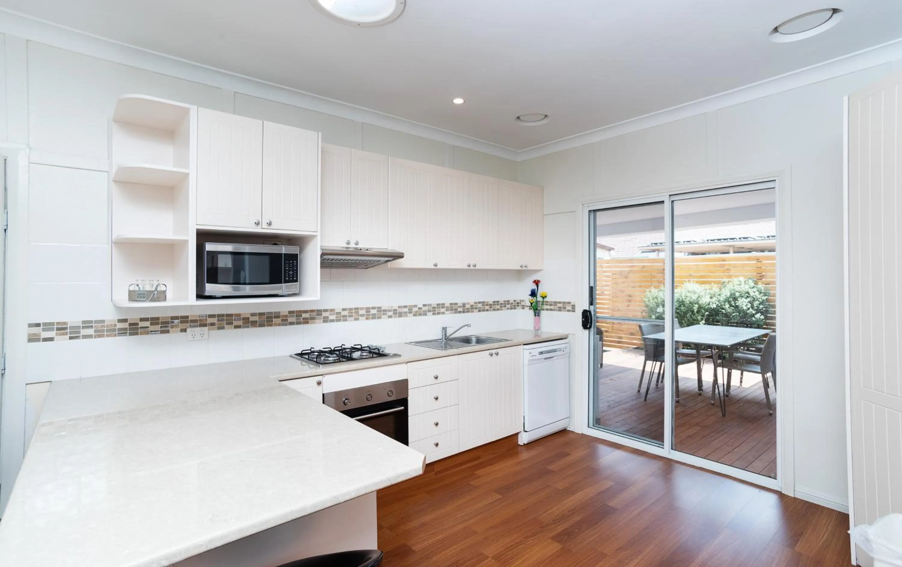 Kitchen or kitchenette in Canberra Ave Villas