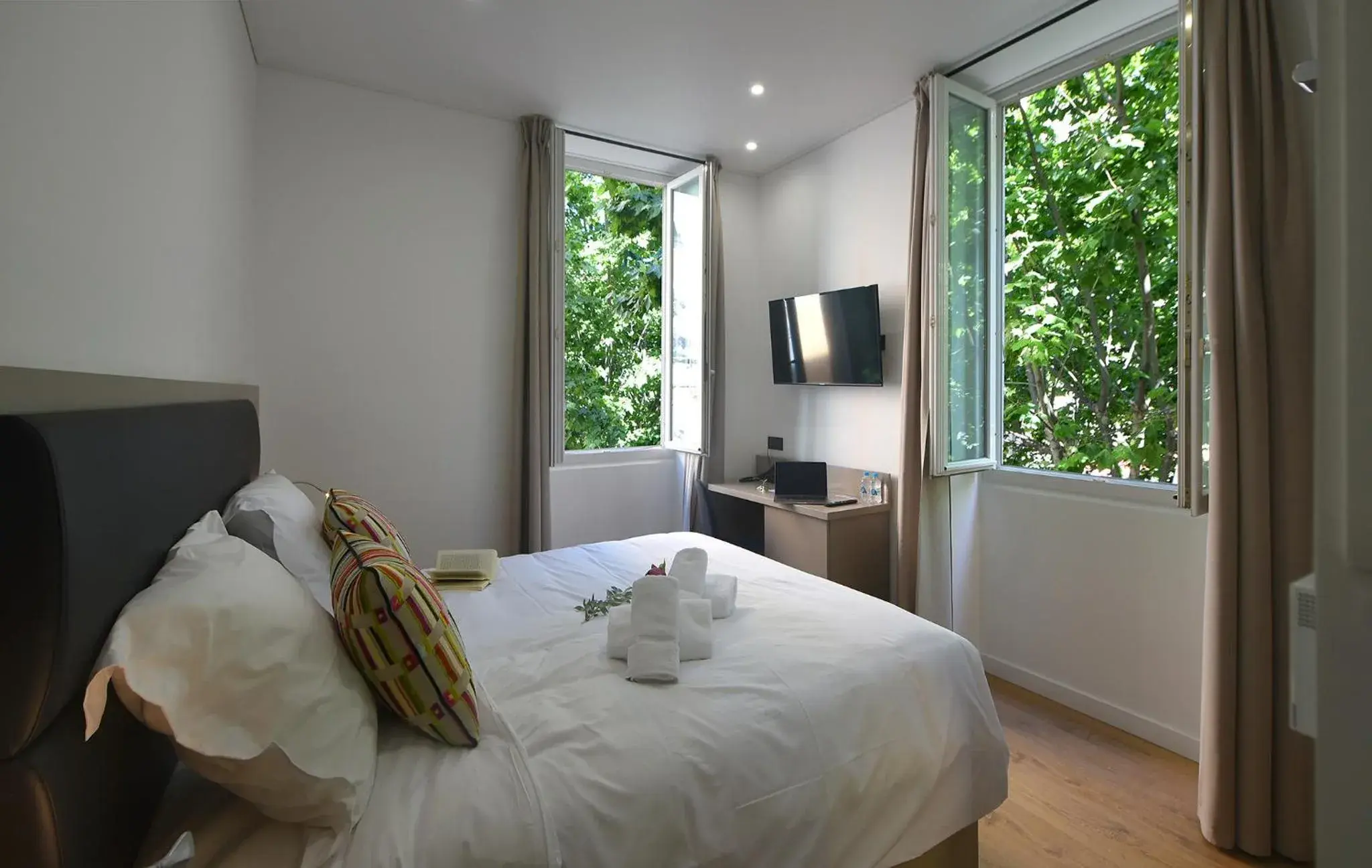 Double Room in Hôtel Continental Double Room in Hôtel Continental