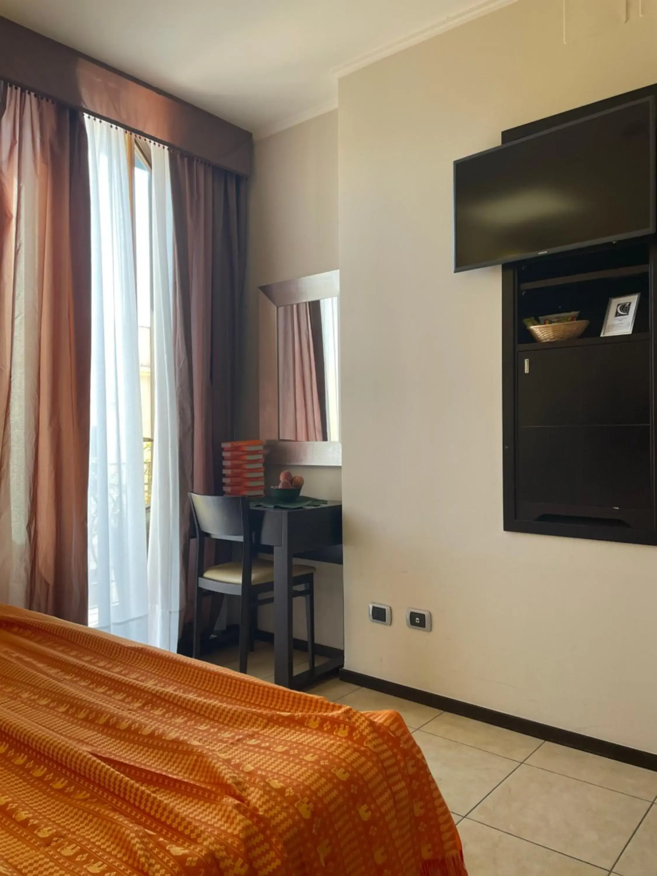 TV and multimedia, TV/Entertainment Center in Cassisi Hotel