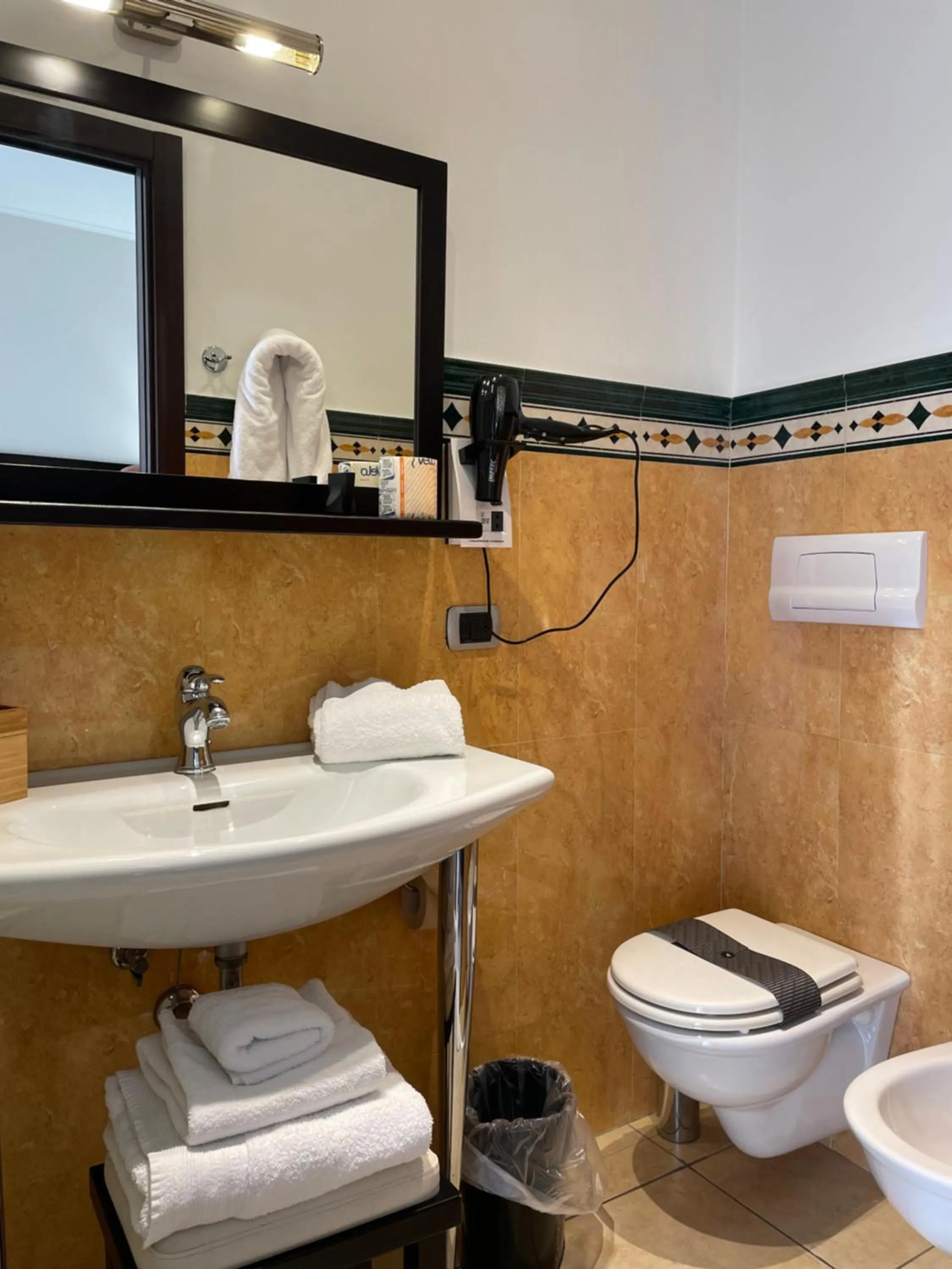 Toilet in Cassisi Hotel