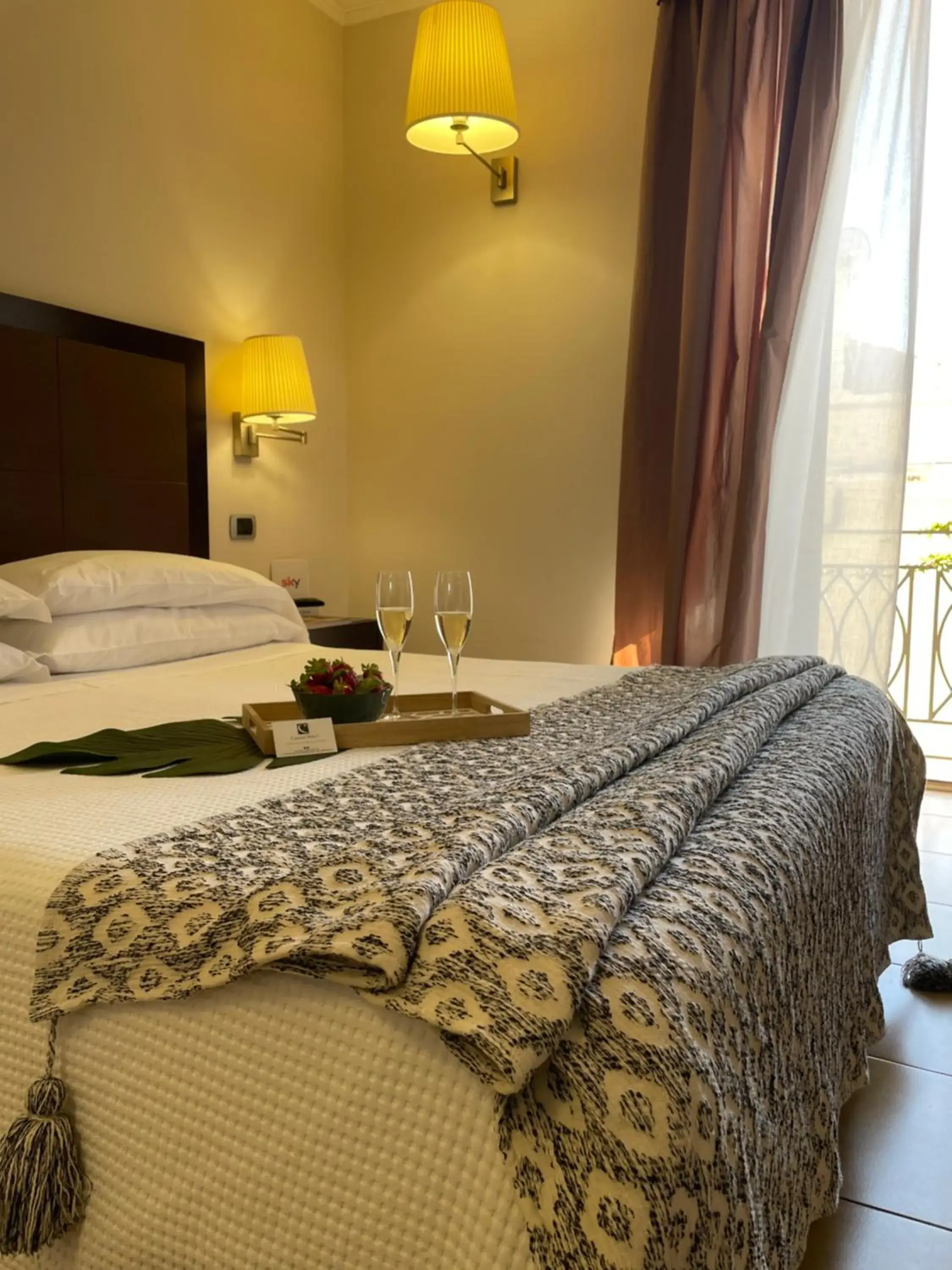 room service, Bed in Cassisi Hotel