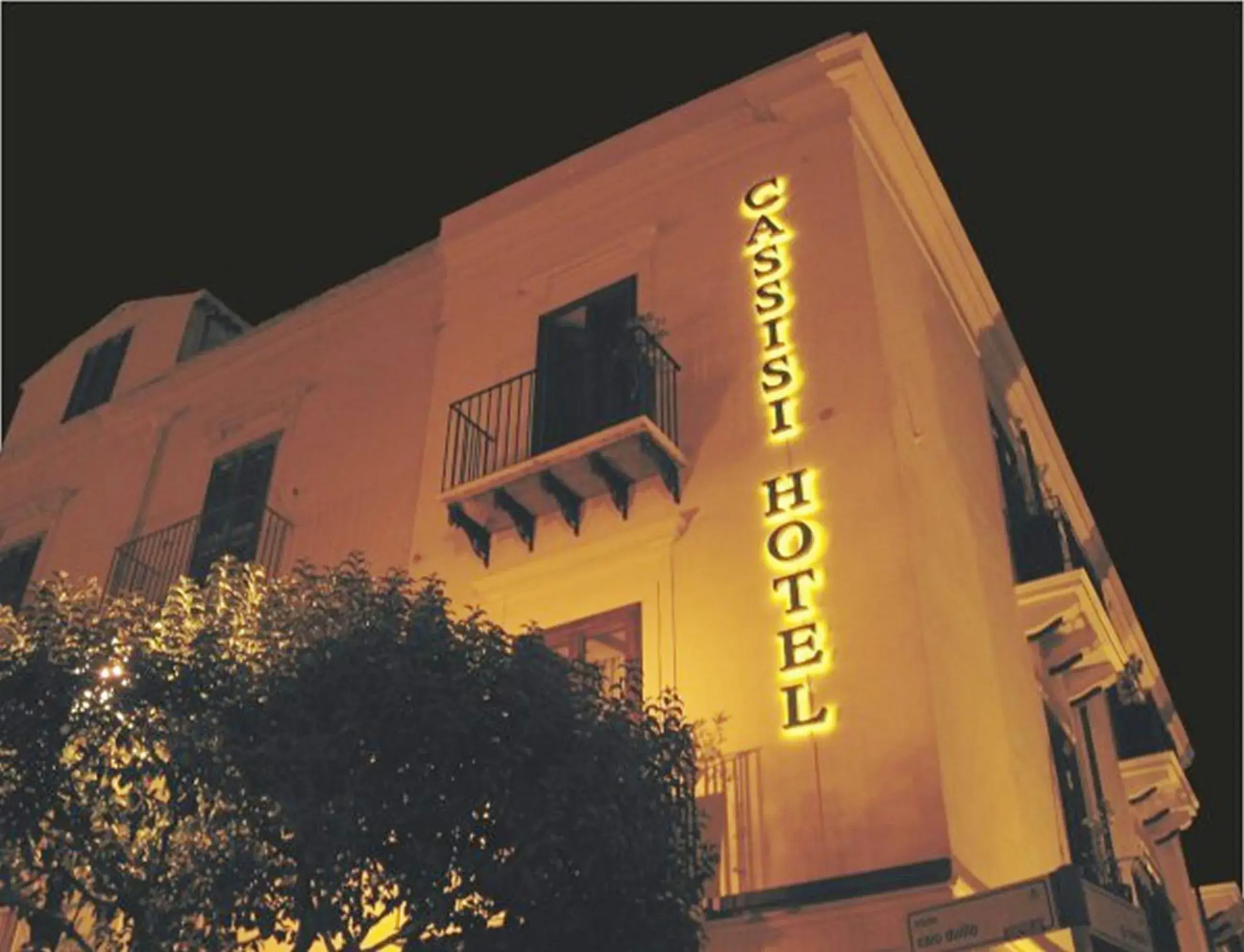 Property Building in Cassisi Hotel