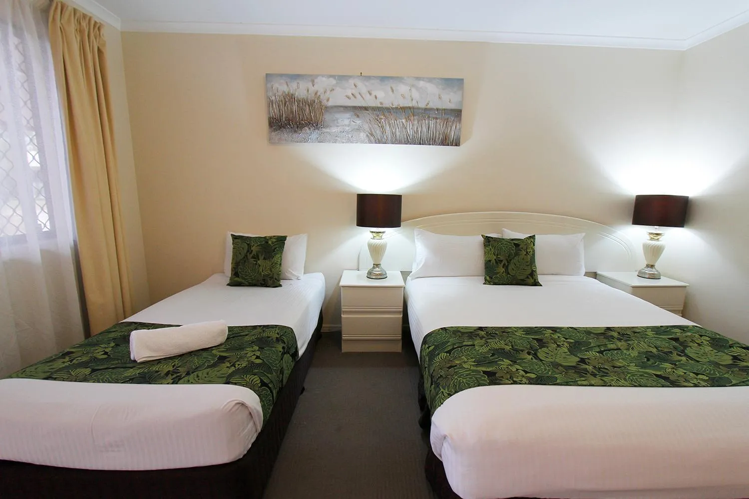 Bedroom, Bed in The Palms Motel