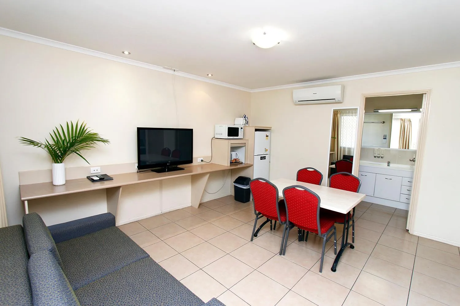 Living room in The Palms Motel