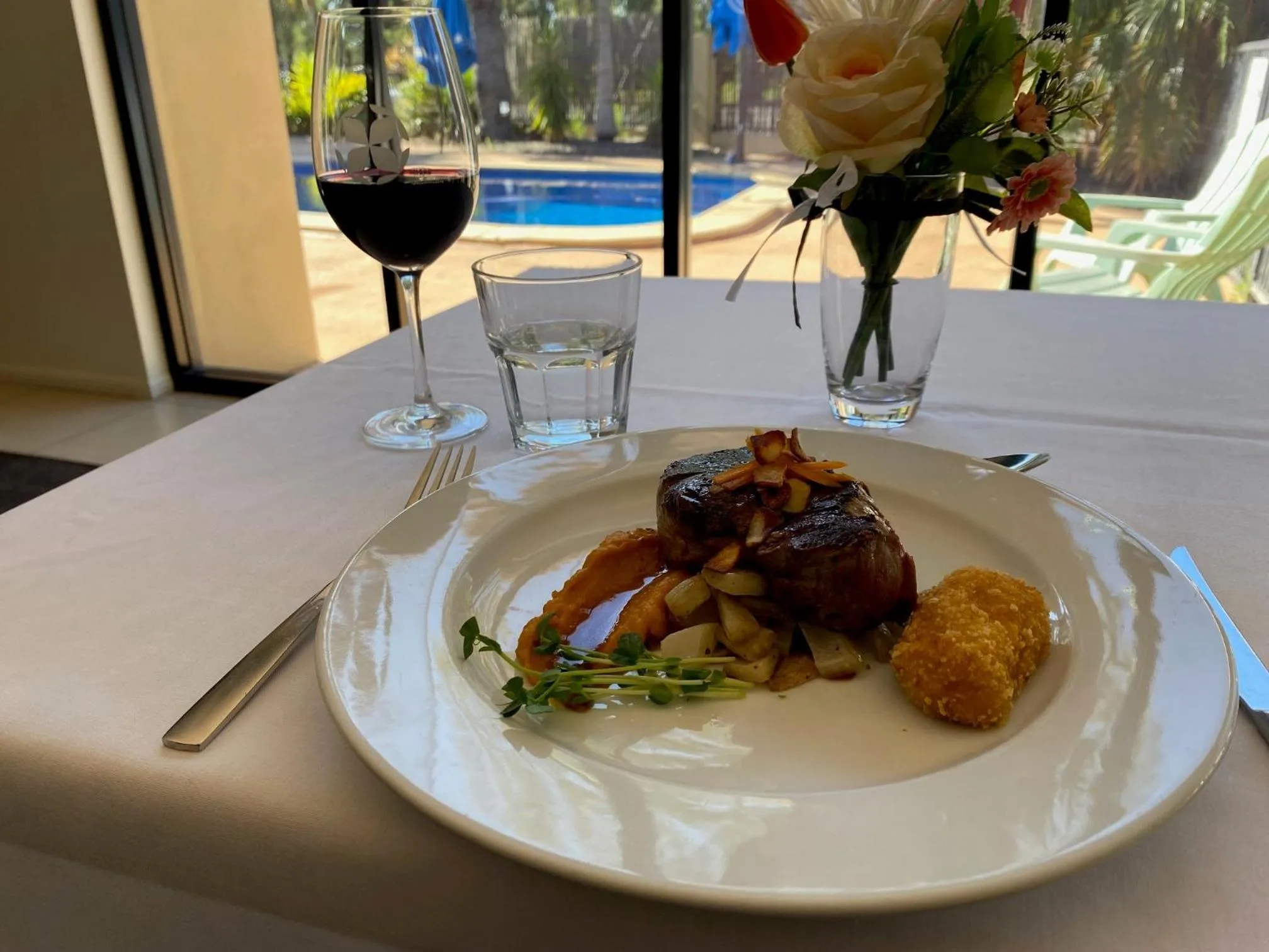 Restaurant/places to eat in The Palms Motel