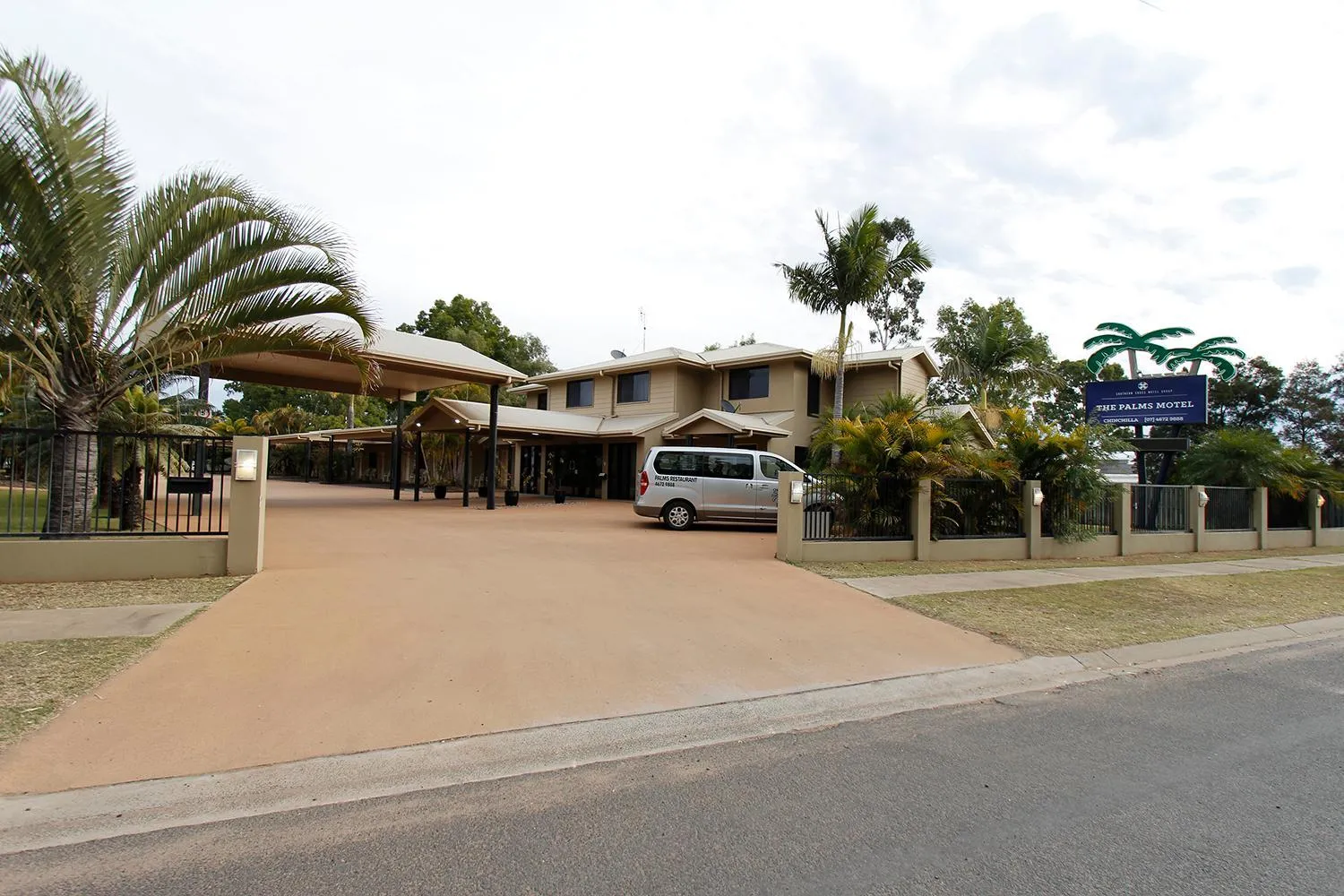 Facade/entrance in The Palms Motel